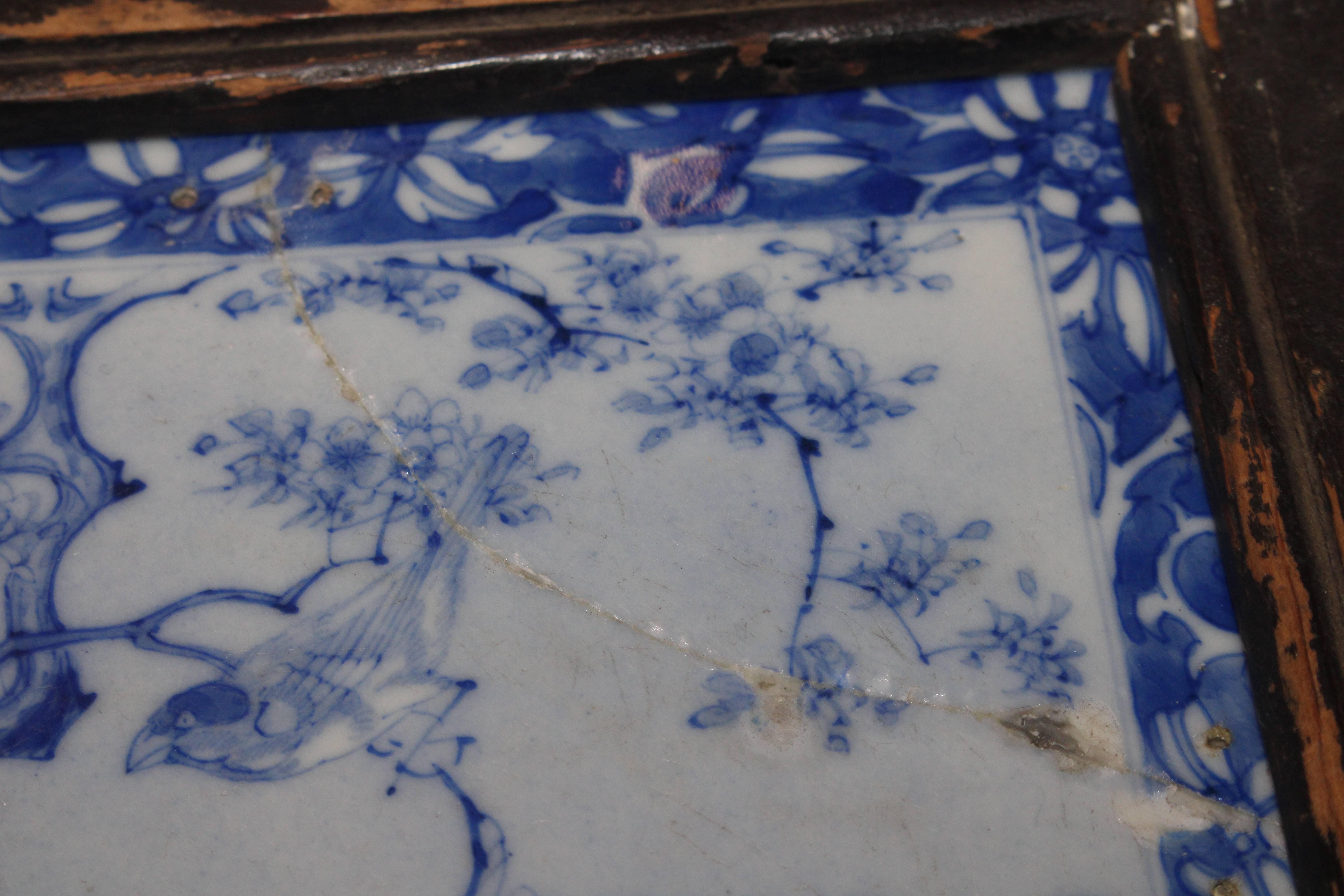 An antique stand with inset of blue and white tile - Image 3 of 6