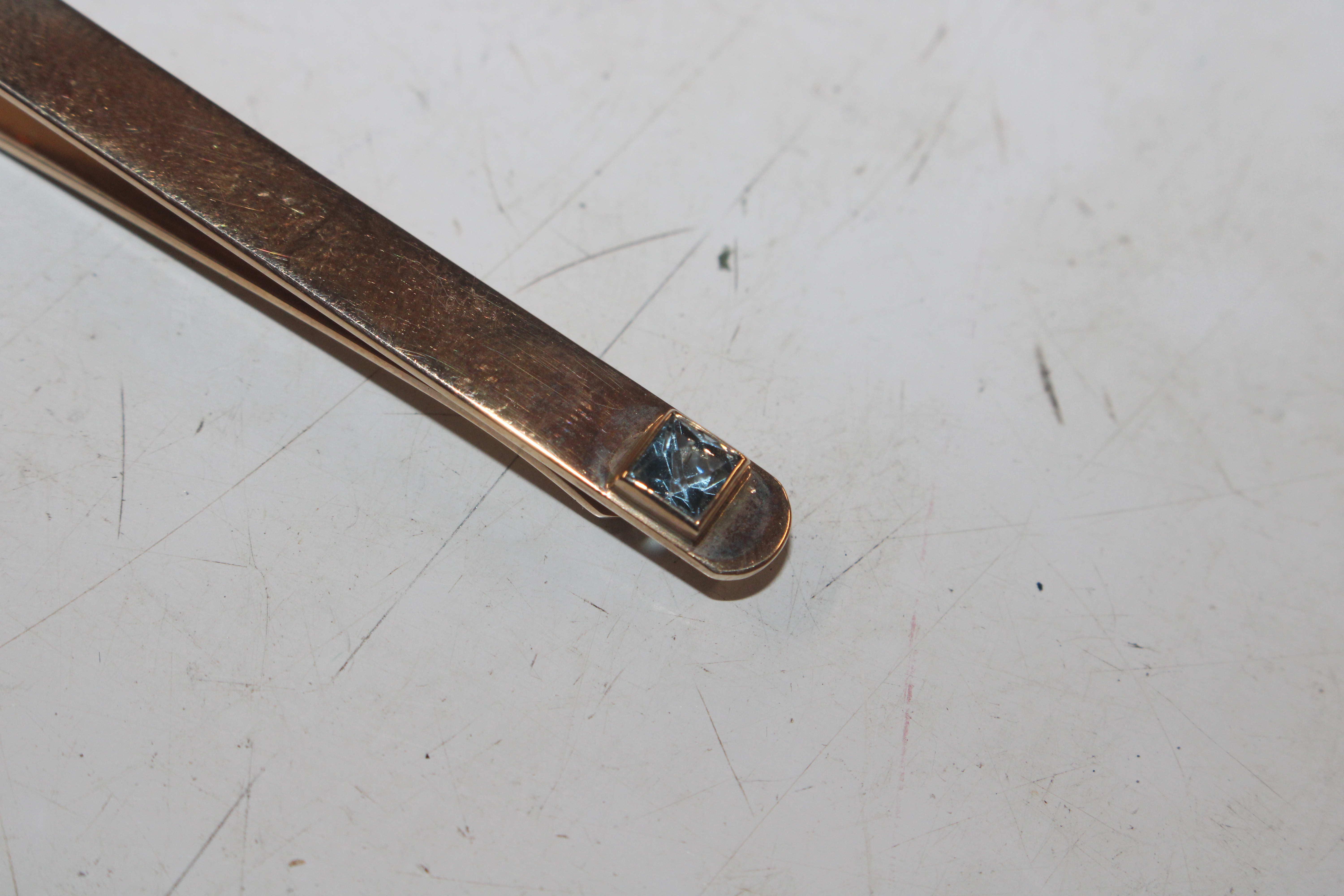 A 9ct gold tie clip set aqua marine stone, approx. - Image 3 of 9