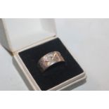 A platinum wedding band, ring size L, approx. 7.5g