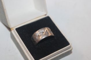 A platinum wedding band, ring size L, approx. 7.5g