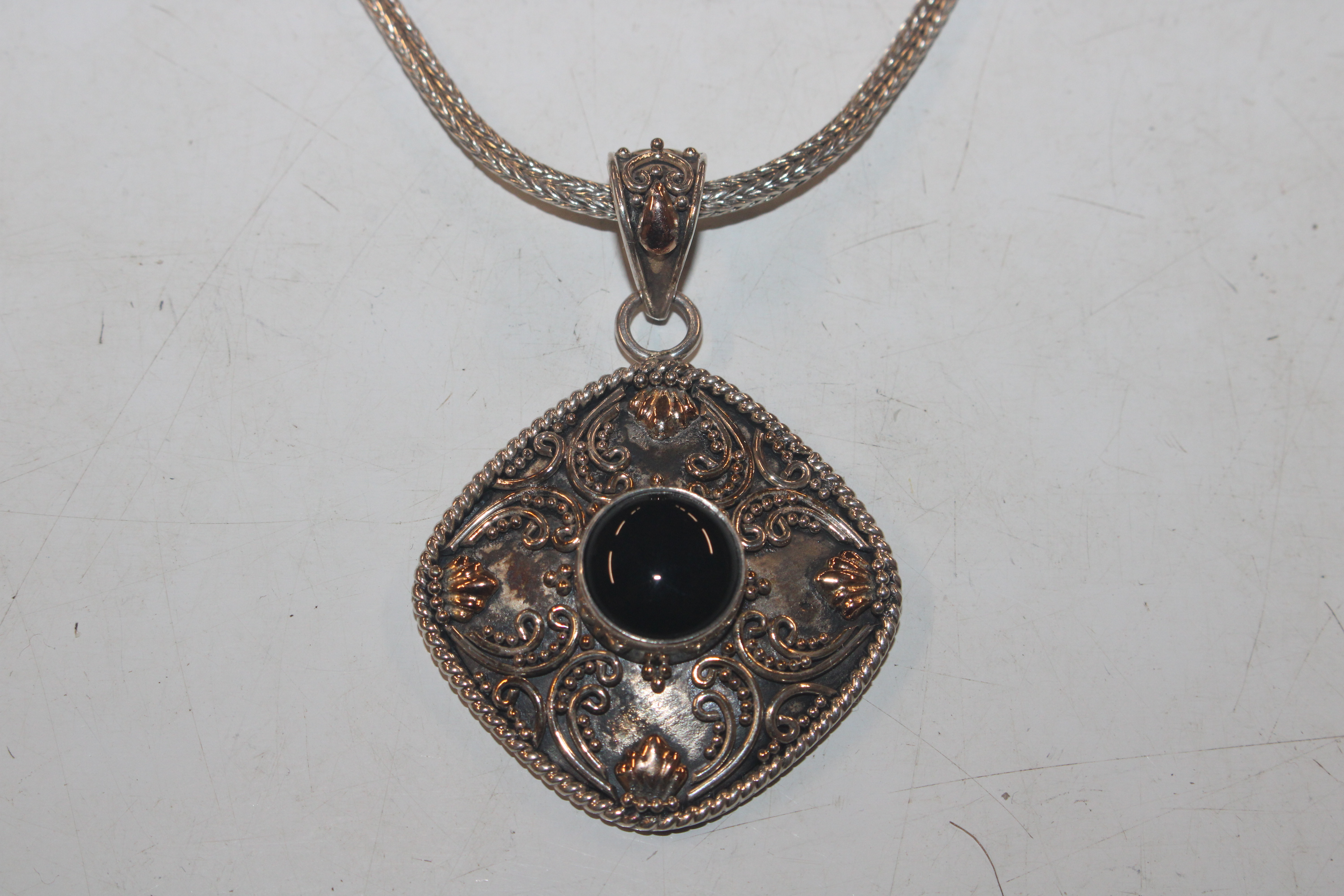 A Sterling silver and 18ct gold and black onyx nec - Image 2 of 14