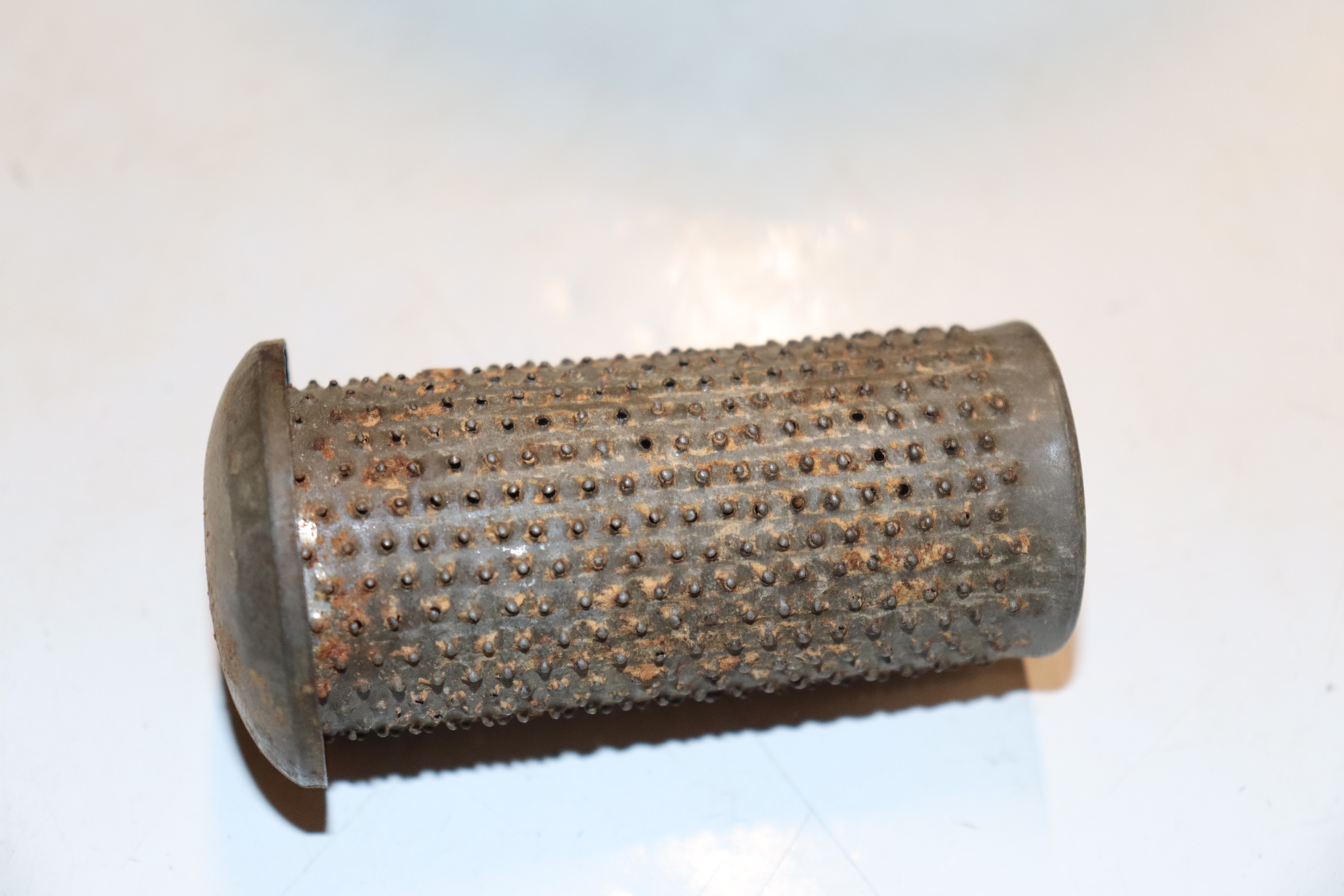 A circular spice box with integral nutmeg grater - Image 3 of 8