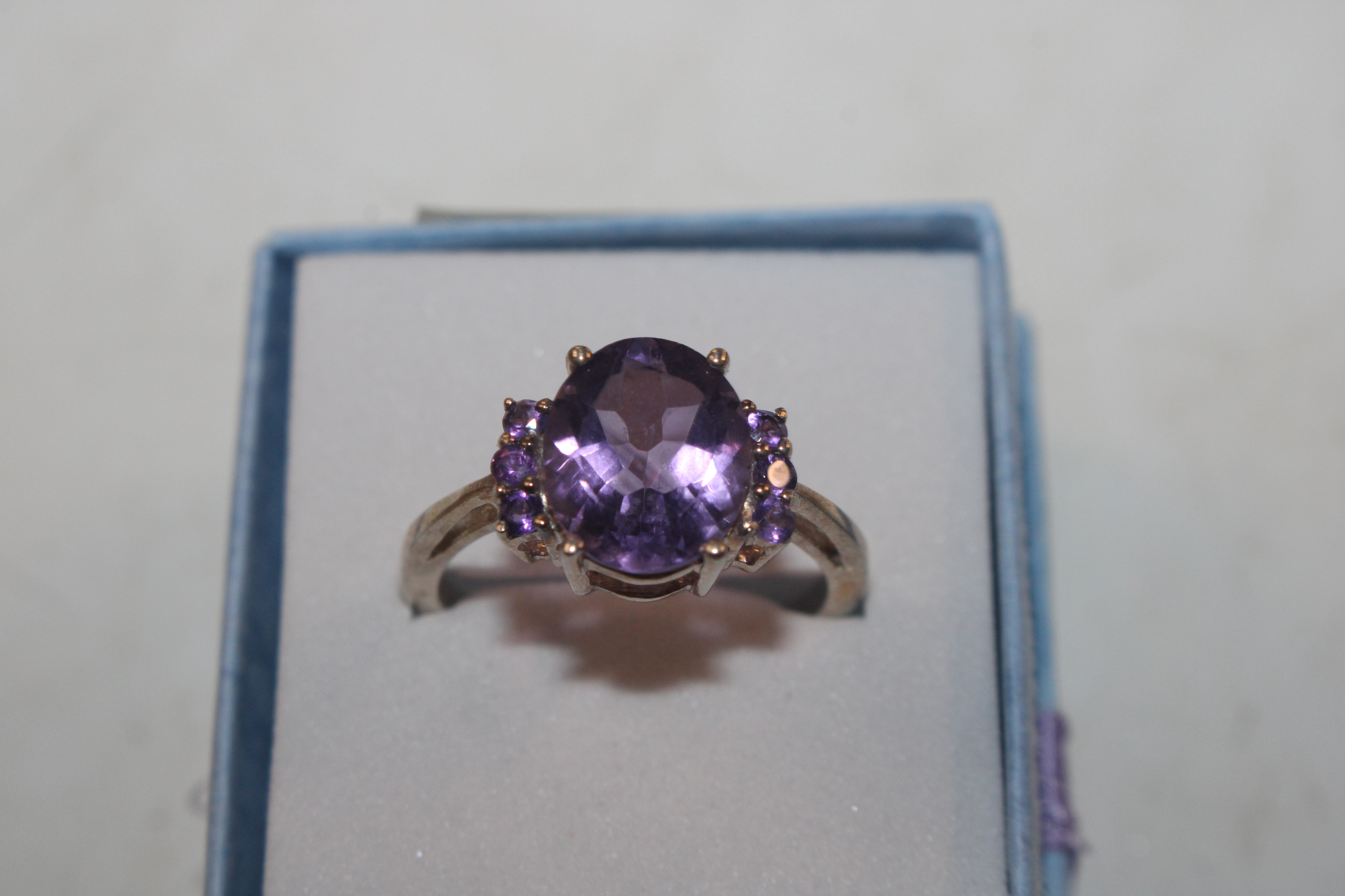 A Sterling silver and amethyst set ring, ring size - Image 2 of 5