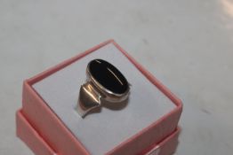 A Sterling silver and black onyx set ring, ring si