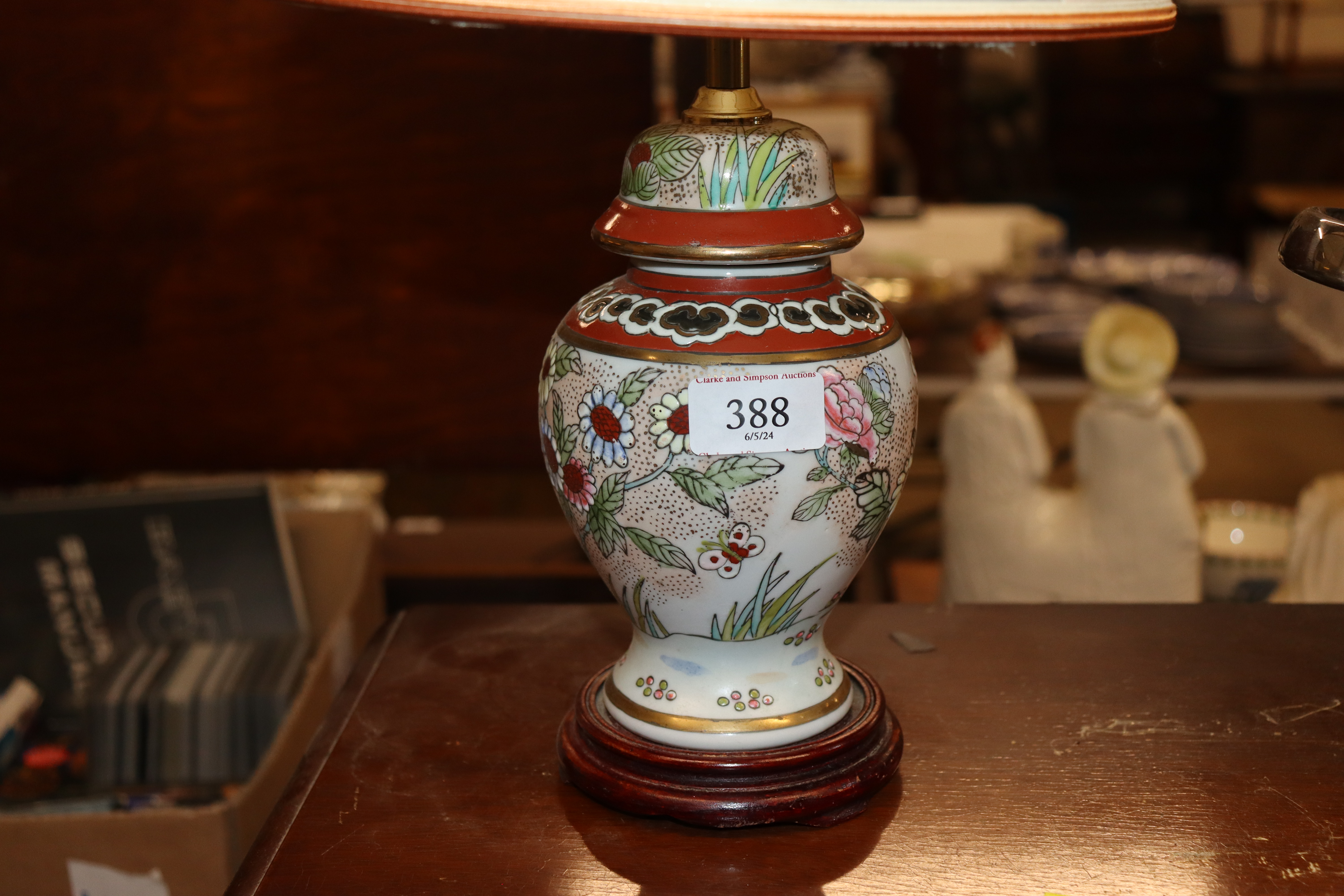 An Oriental table lamp of baluster form - Image 2 of 2