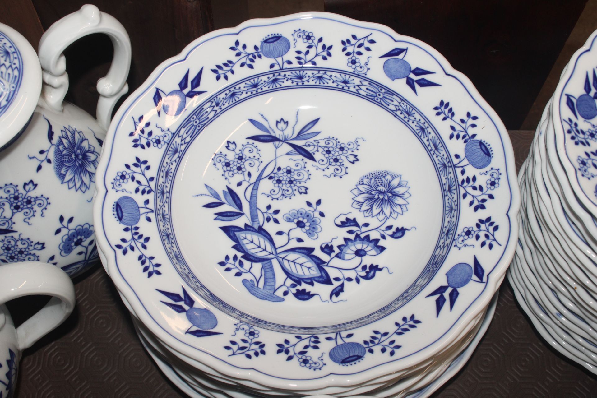 A Hutschenrewther (Rosenthal) "Blue Onion" pattern - Image 3 of 5