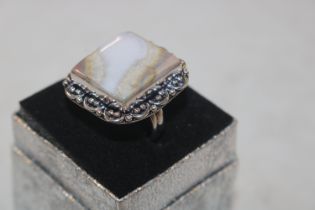 A silver and agate set ring