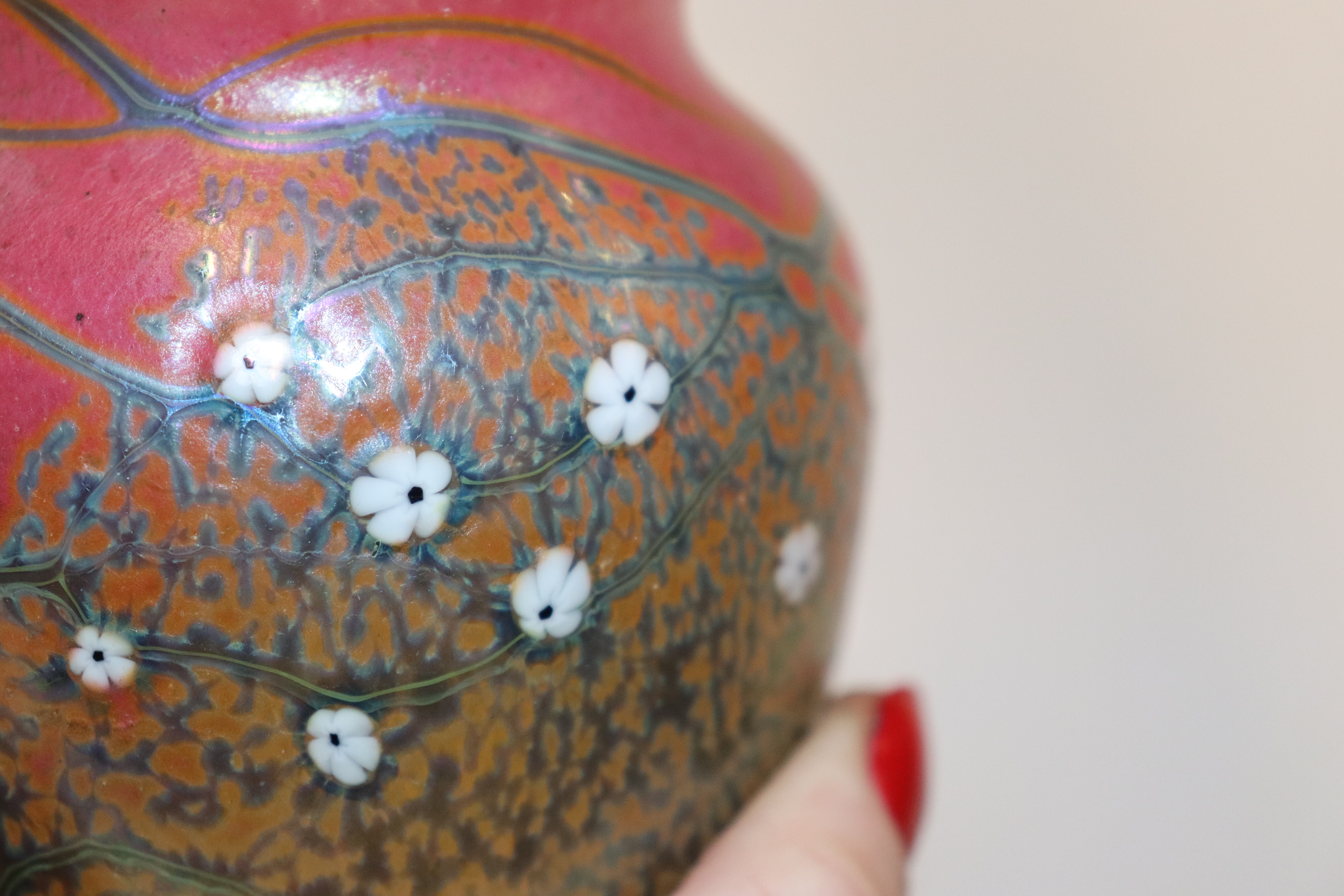 An Art Glass vase signed to base - Image 6 of 7