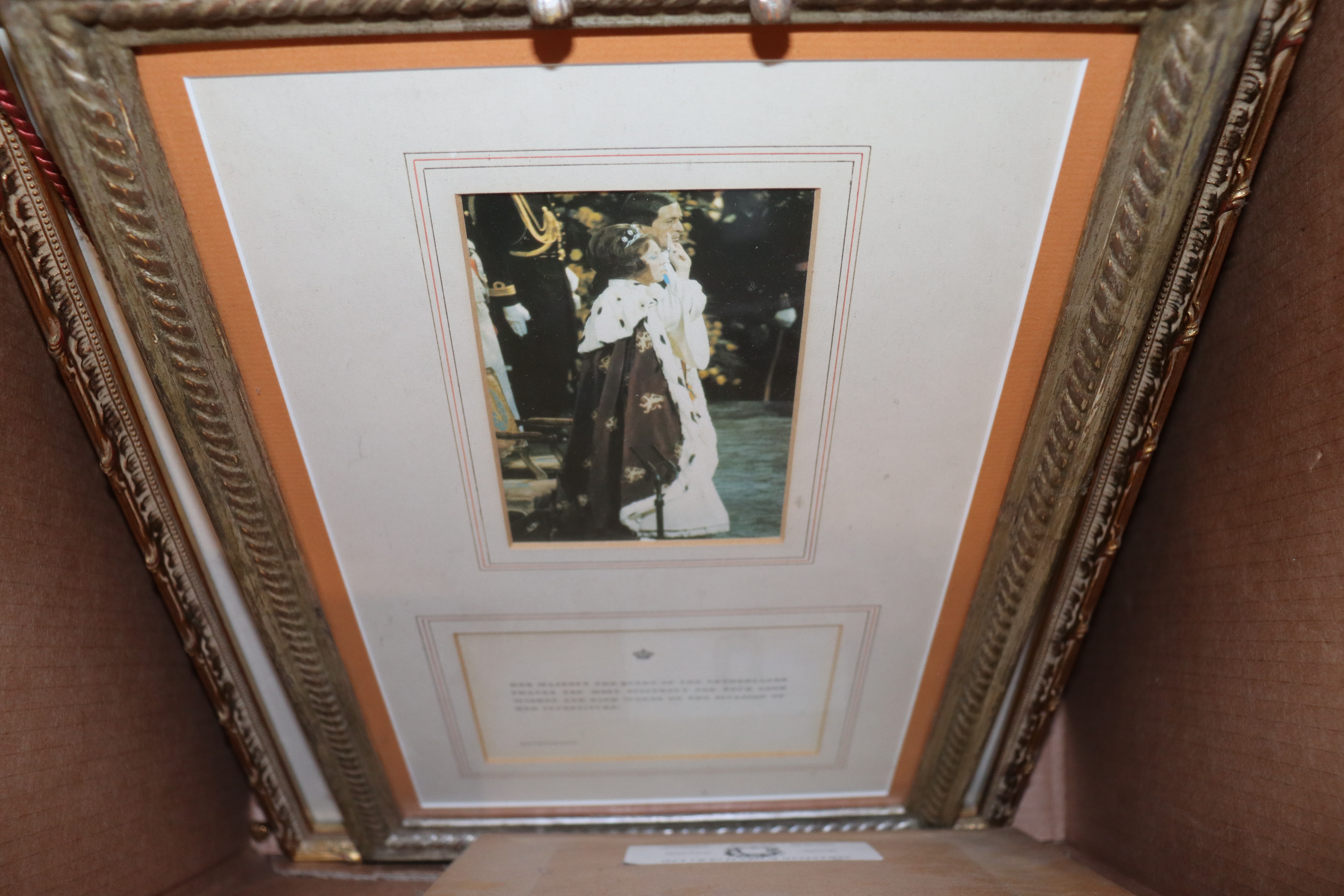 A box containing Royal Memorabilia and photos - Image 2 of 4