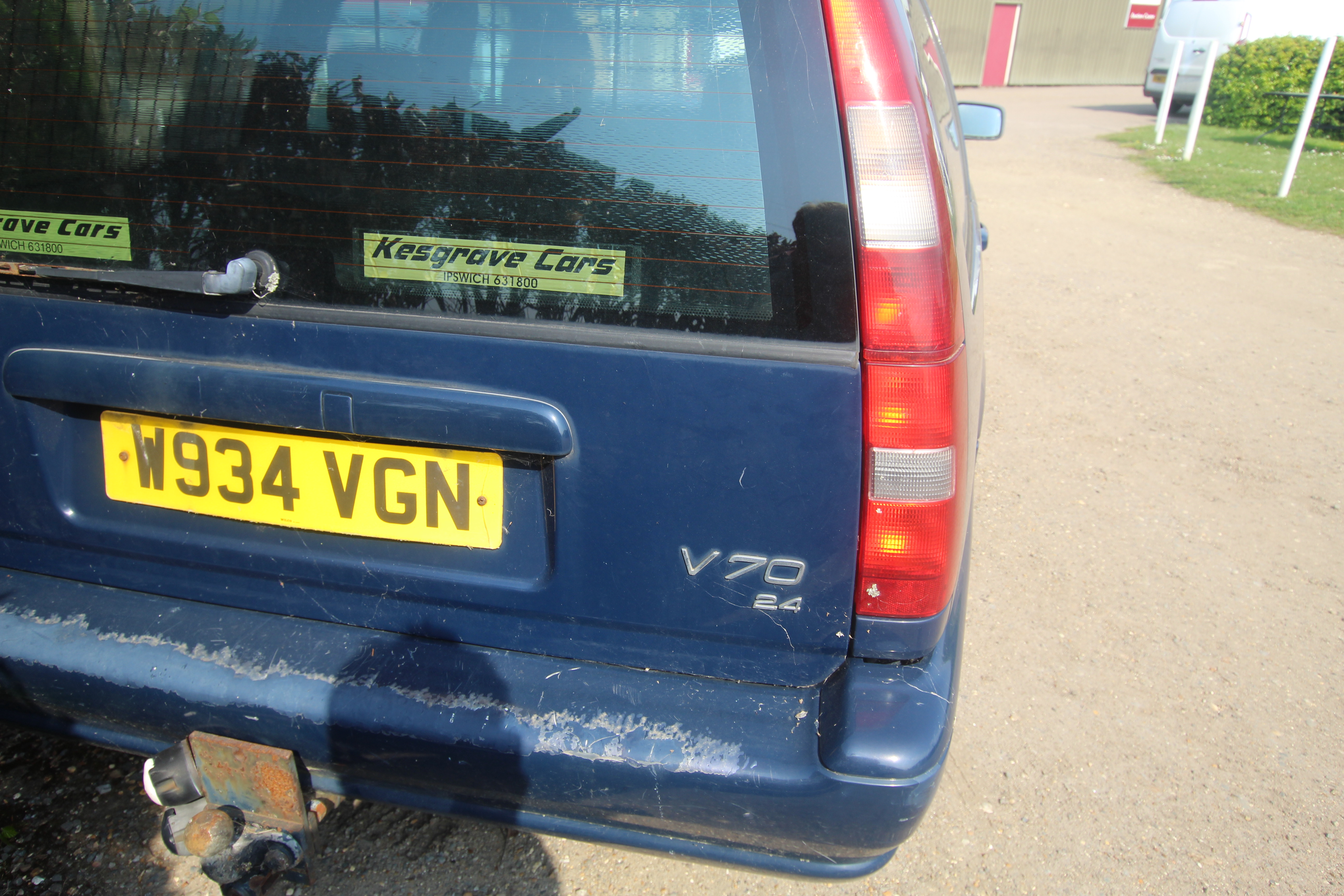 Volvo V70 2.4L petrol auto estate. Registration W9 - Image 20 of 48