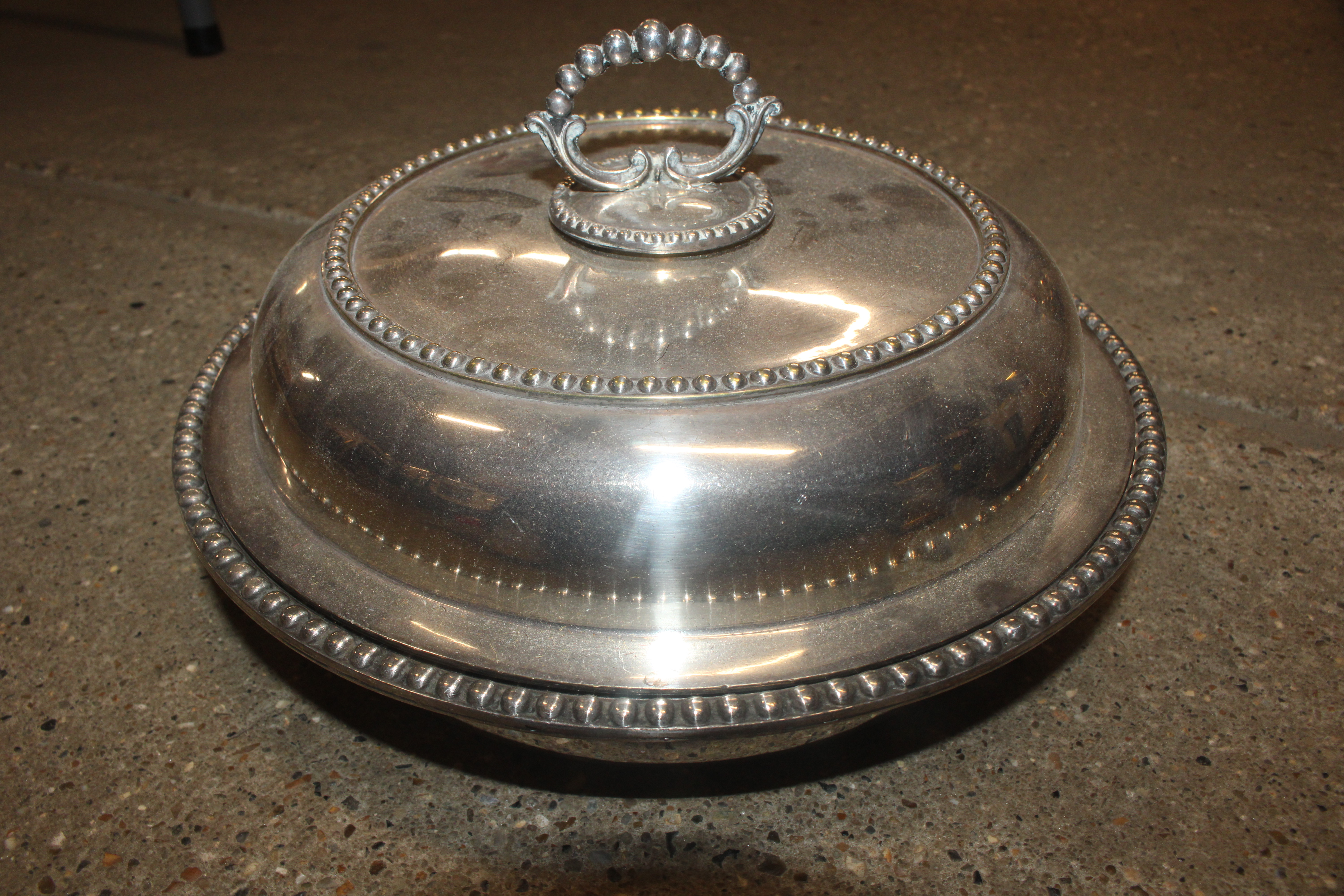 A box containing silver plate and a quartz mantel - Image 6 of 8