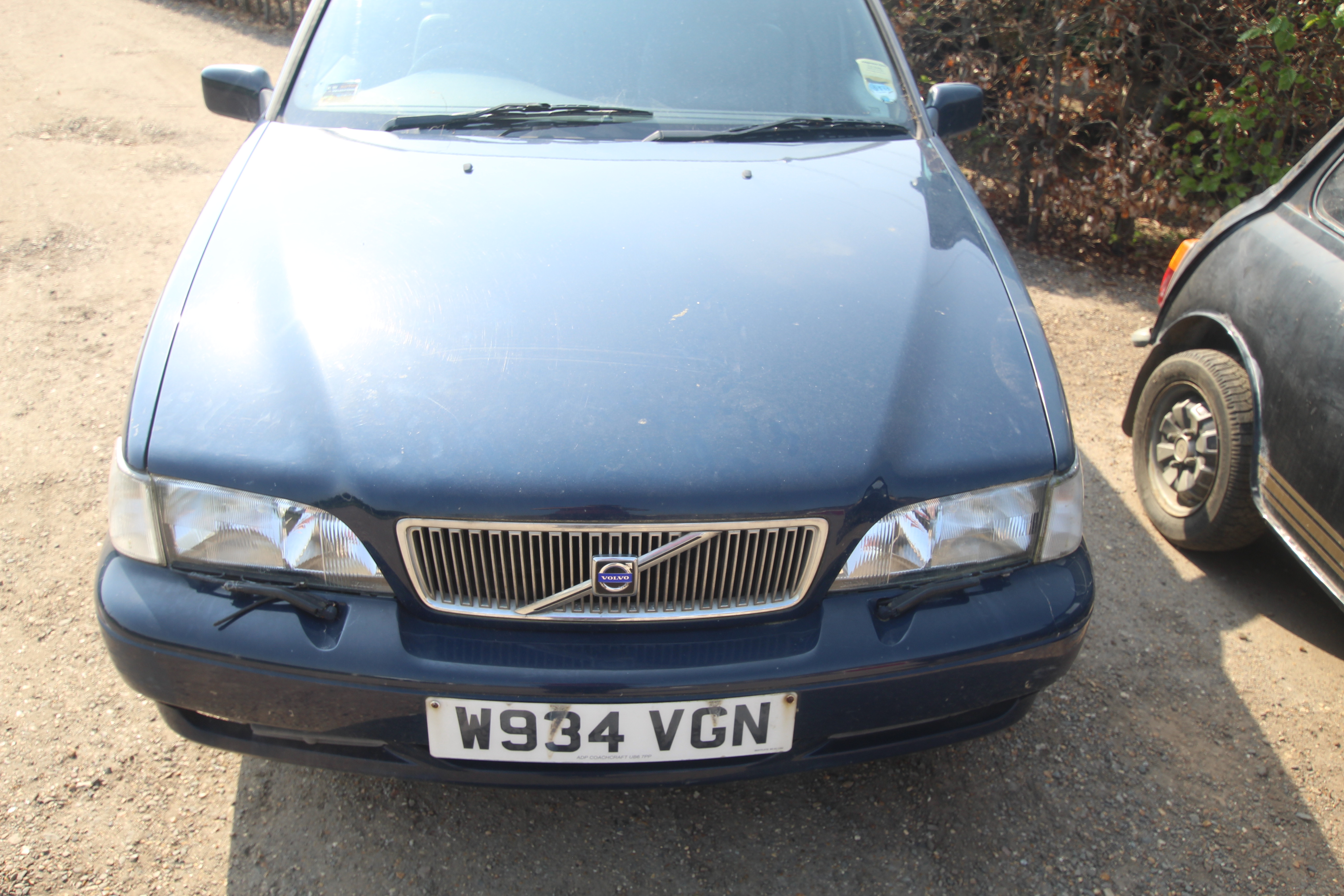 Volvo V70 2.4L petrol auto estate. Registration W9 - Image 4 of 48