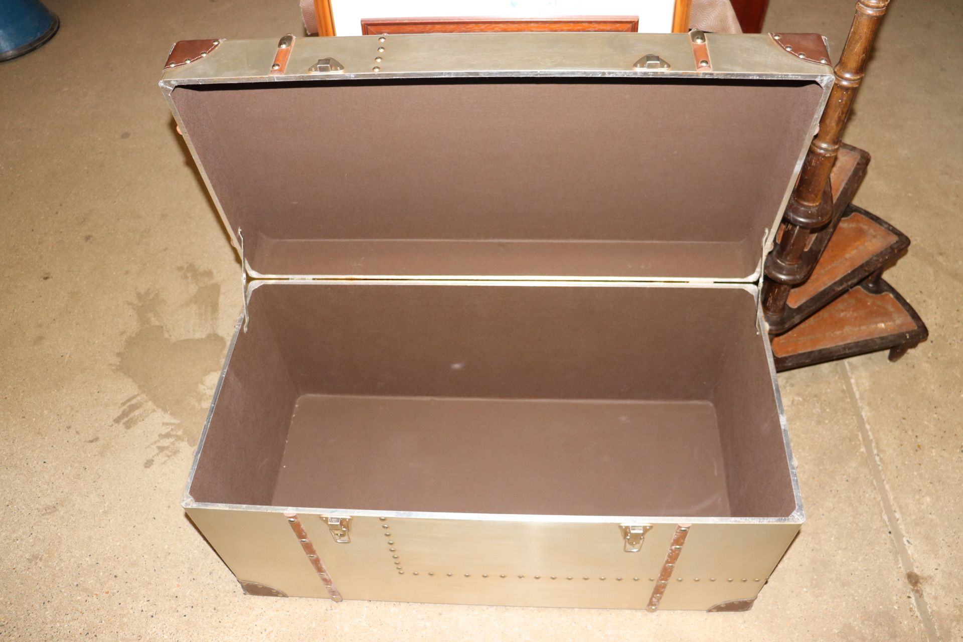 An aviator style storage trunk - Image 3 of 3