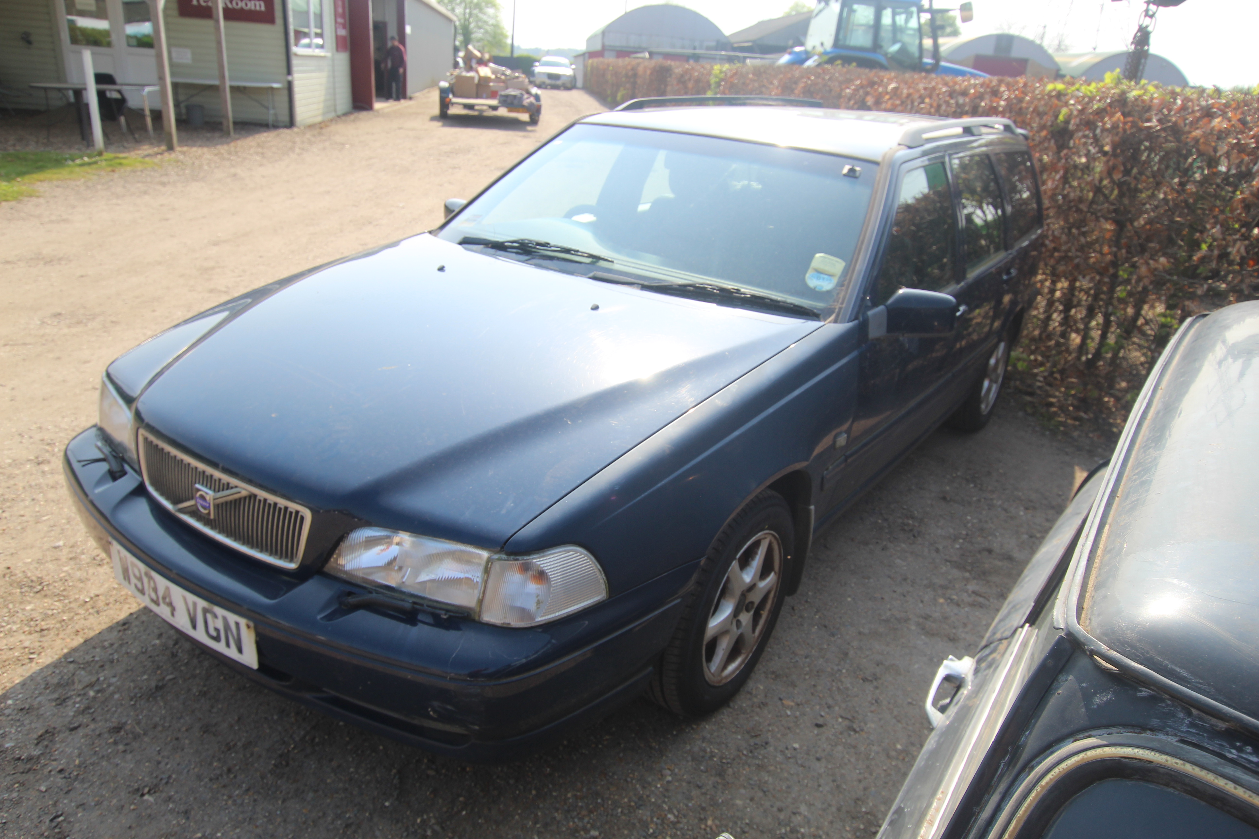 Volvo V70 2.4L petrol auto estate. Registration W9 - Image 3 of 48