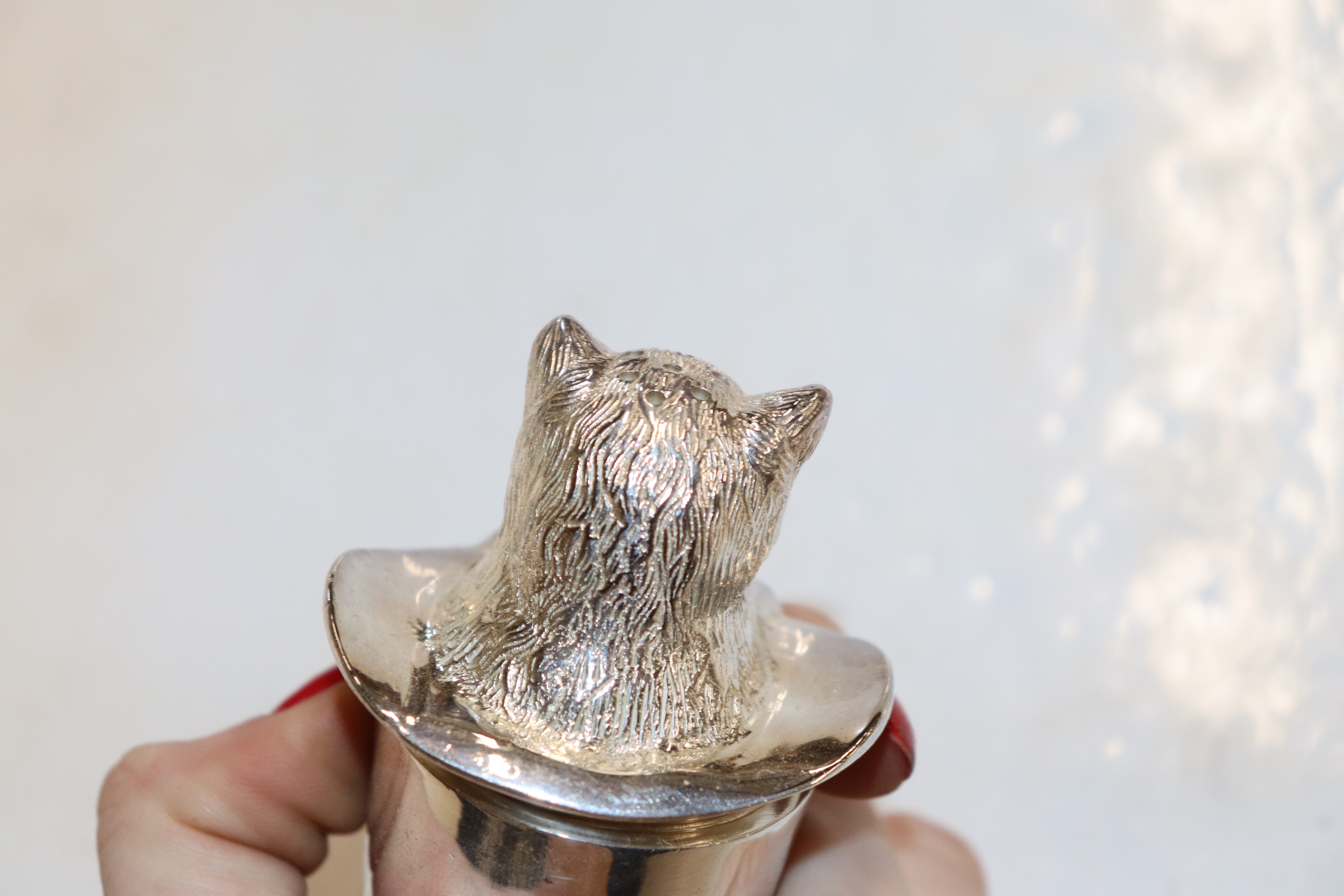 A pair of silver plated Cat In The Hat salt and pe - Image 3 of 6