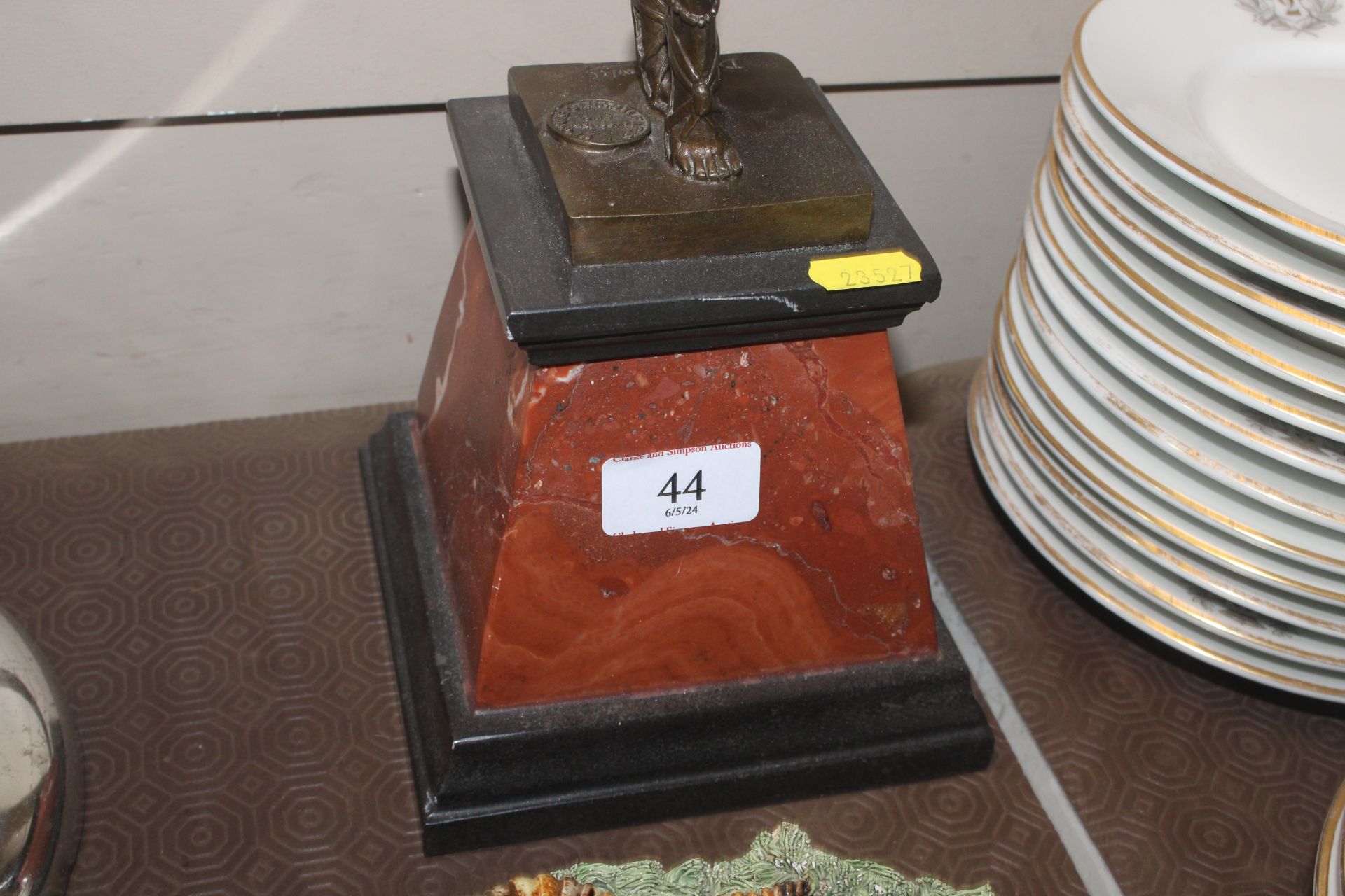 An Art Deco style figure raised on marble base - Image 5 of 8