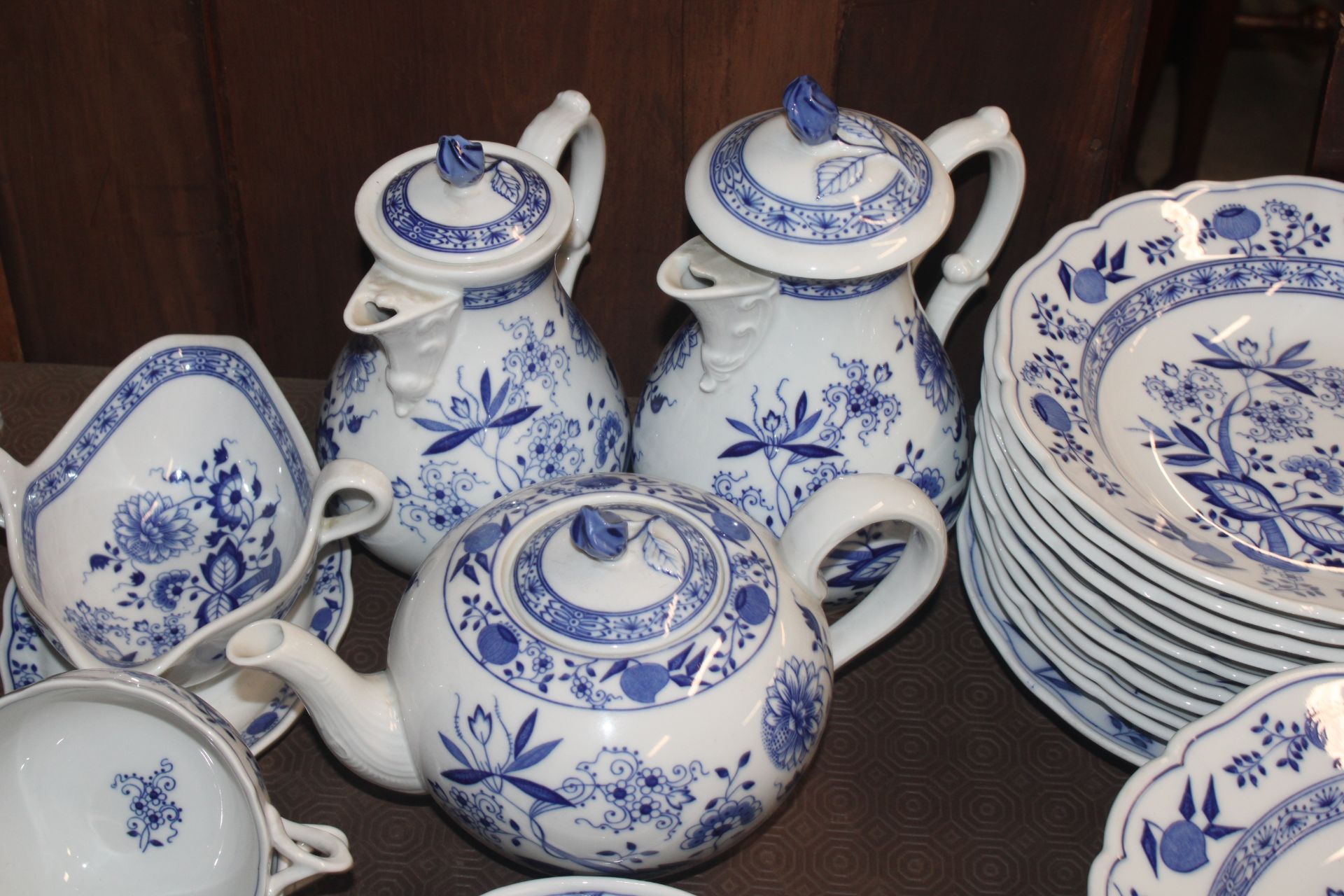 A Hutschenrewther (Rosenthal) "Blue Onion" pattern - Image 2 of 5