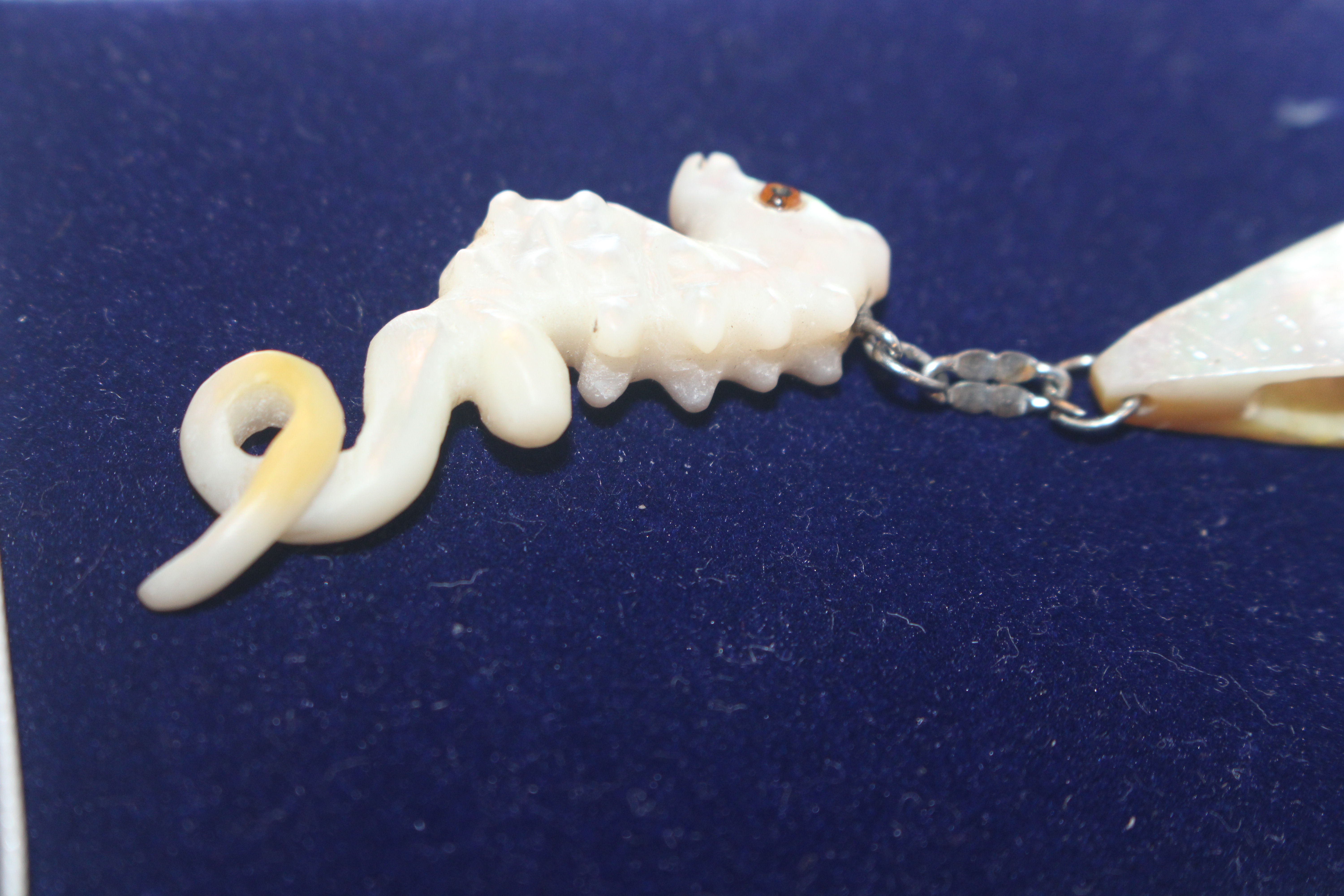 A mother of pearl pendant in the form of a seahors - Image 3 of 5