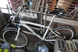 A gents Lambretta bicycle with 9-speed gears and f