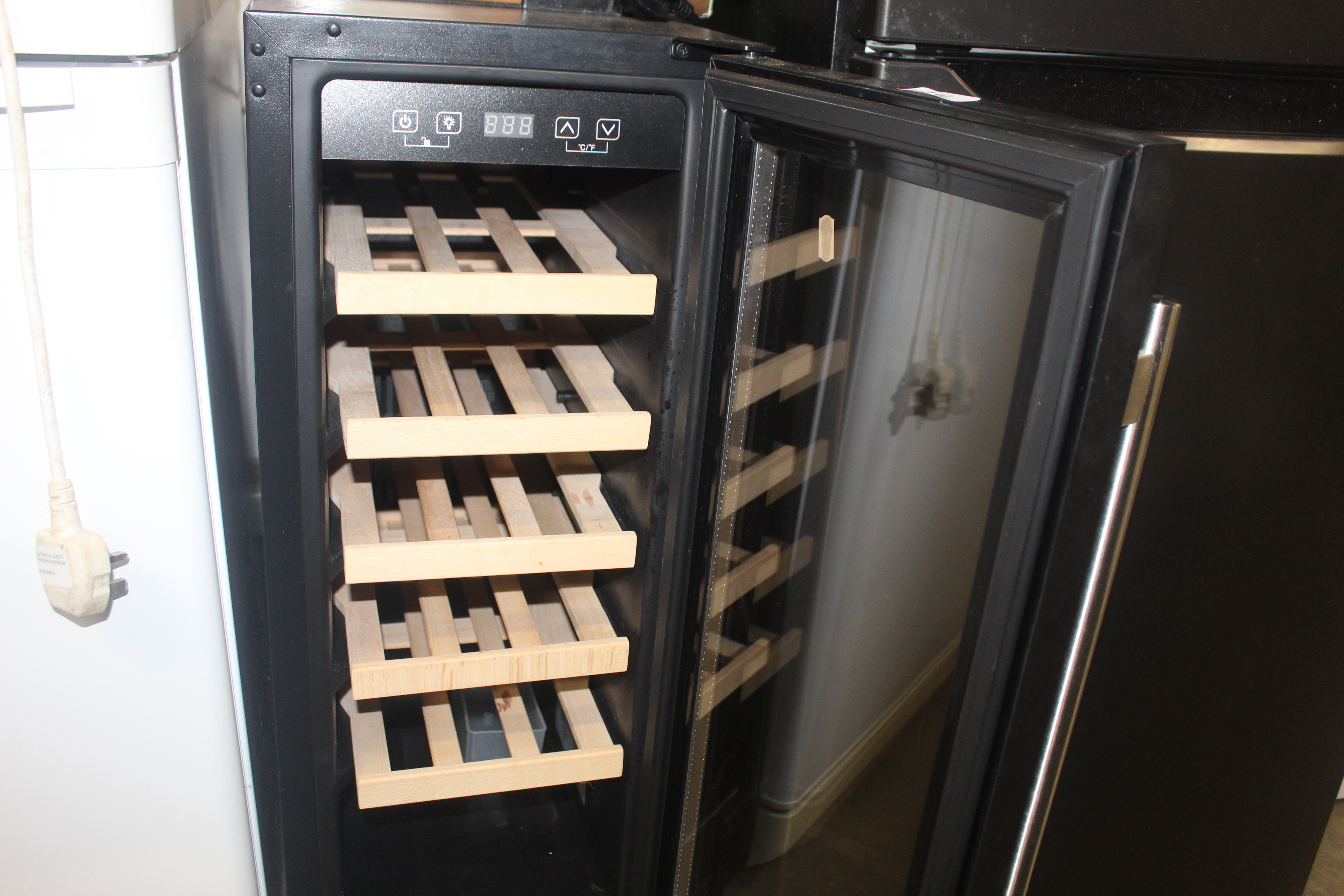 A wine fridge - Image 2 of 2