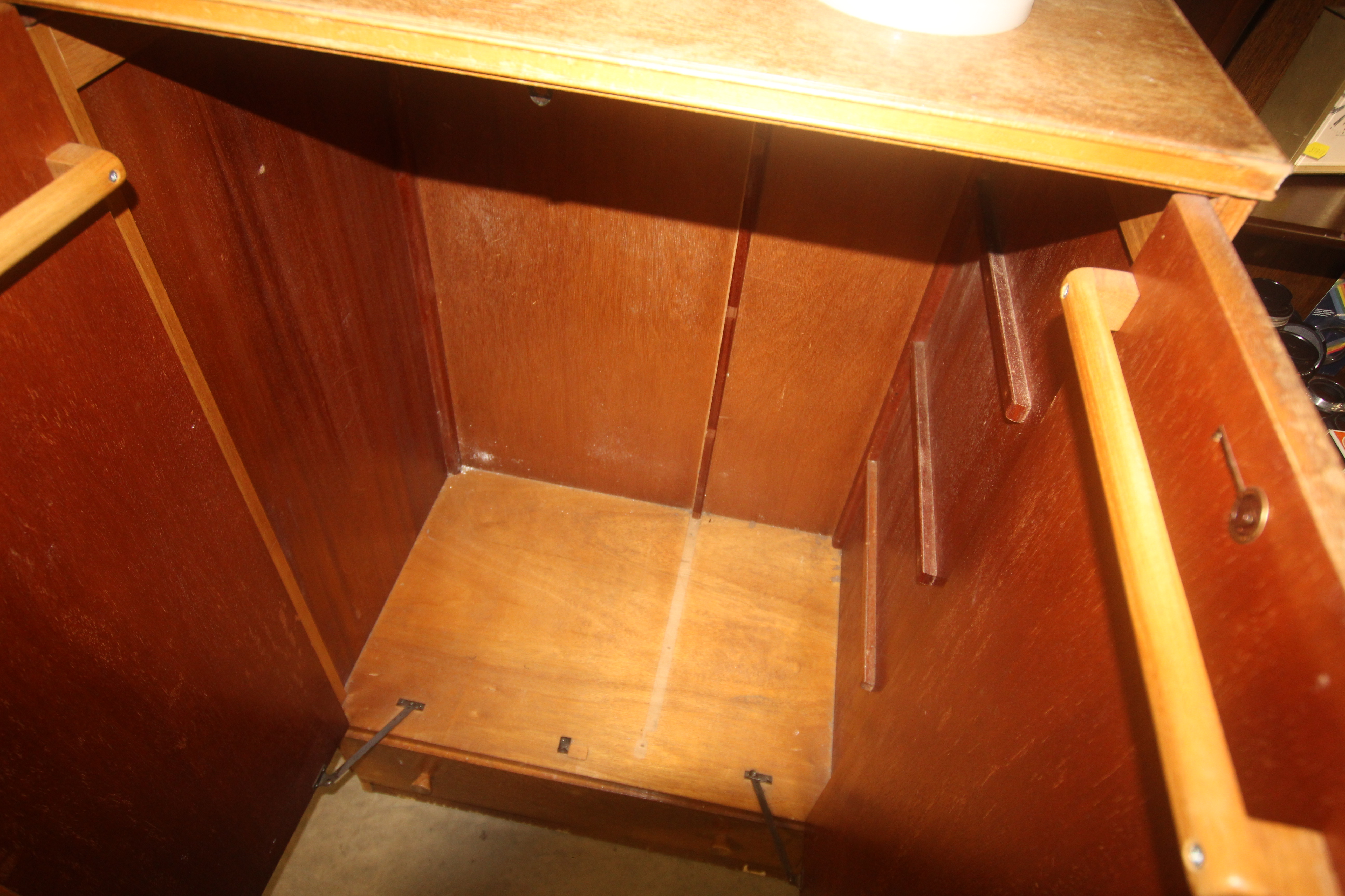 A light oak veneered wardrobe fitted drawer below - Image 2 of 2