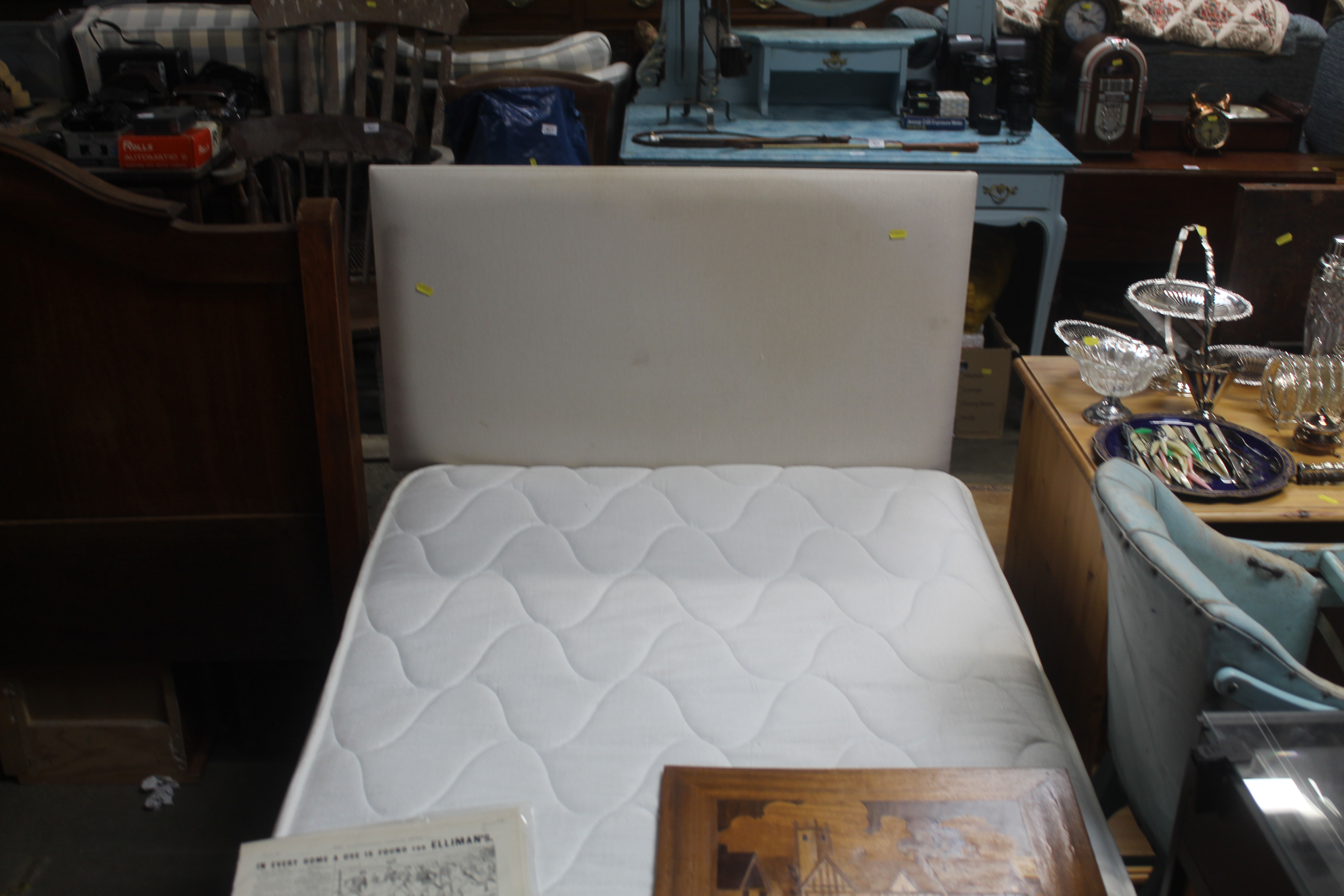A single divan bed and headboard with Silent Night - Image 2 of 2