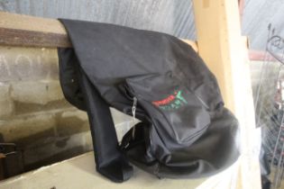 A traveling golf bag carry case