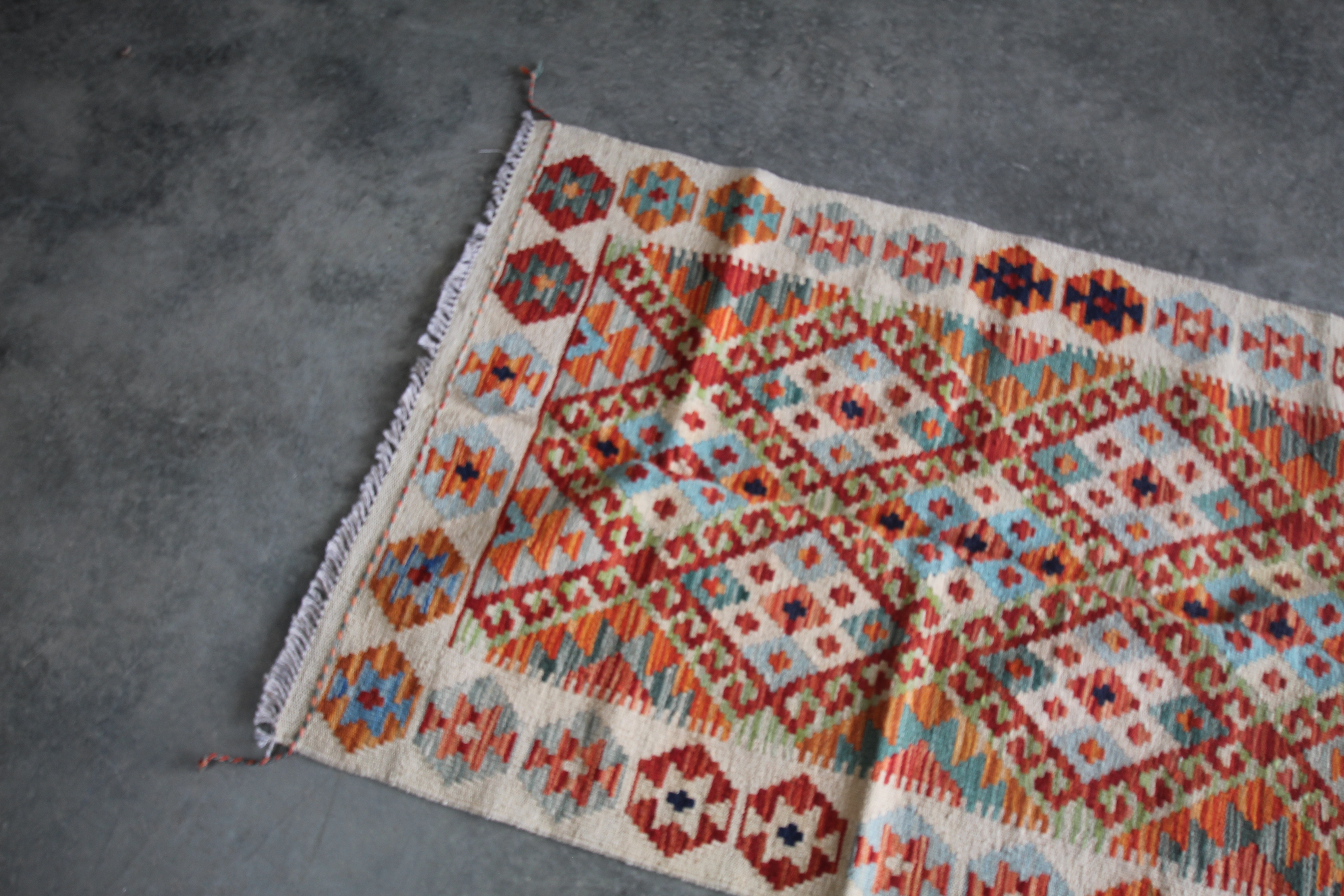 An approx. 4'2" x 2'10" Chobi Kilim rug - Image 3 of 4