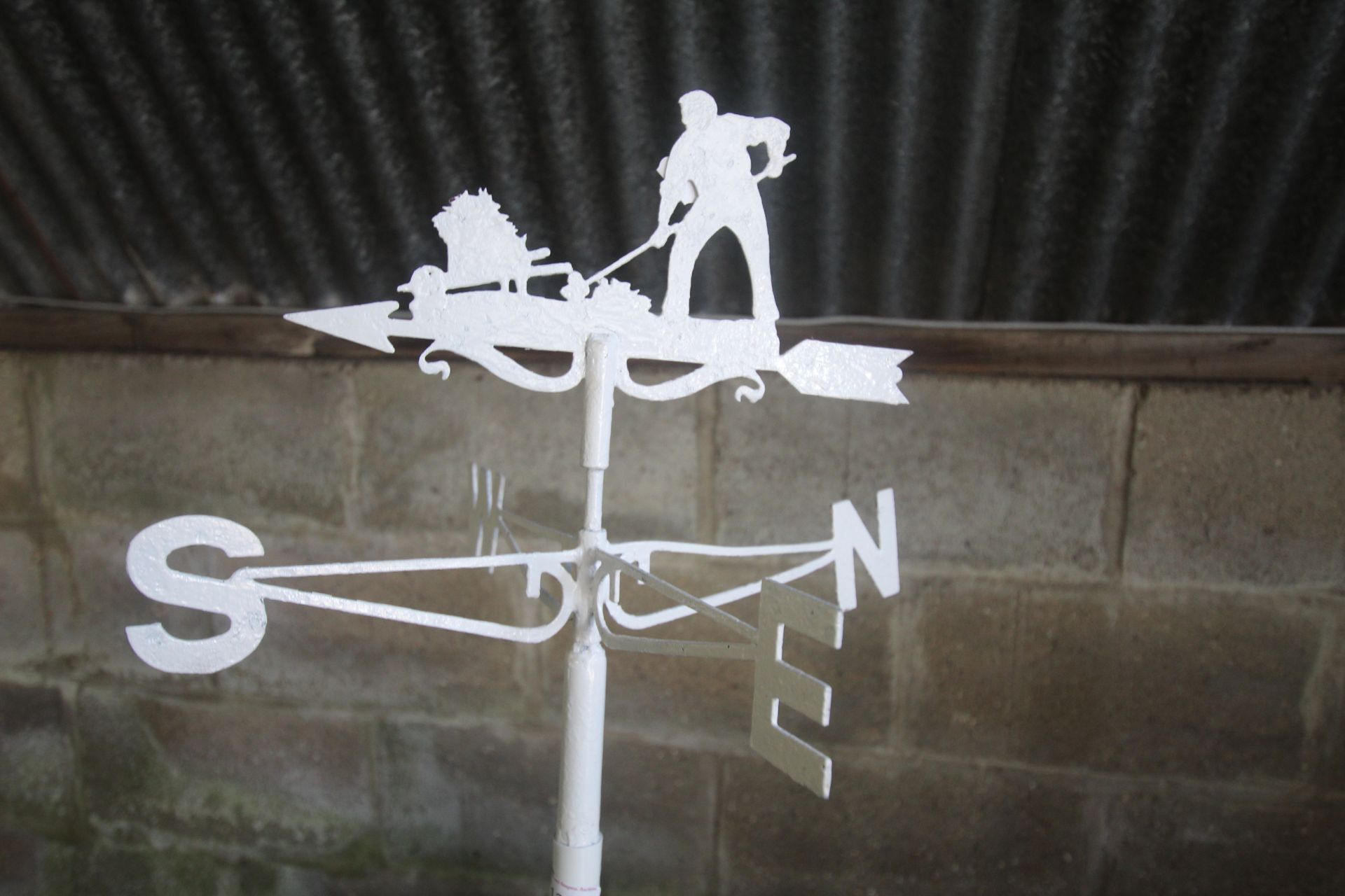 A white painted weather vane mounted to stake deco - Image 2 of 2