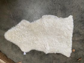 An approx. 3' x 2' sheepskin rug