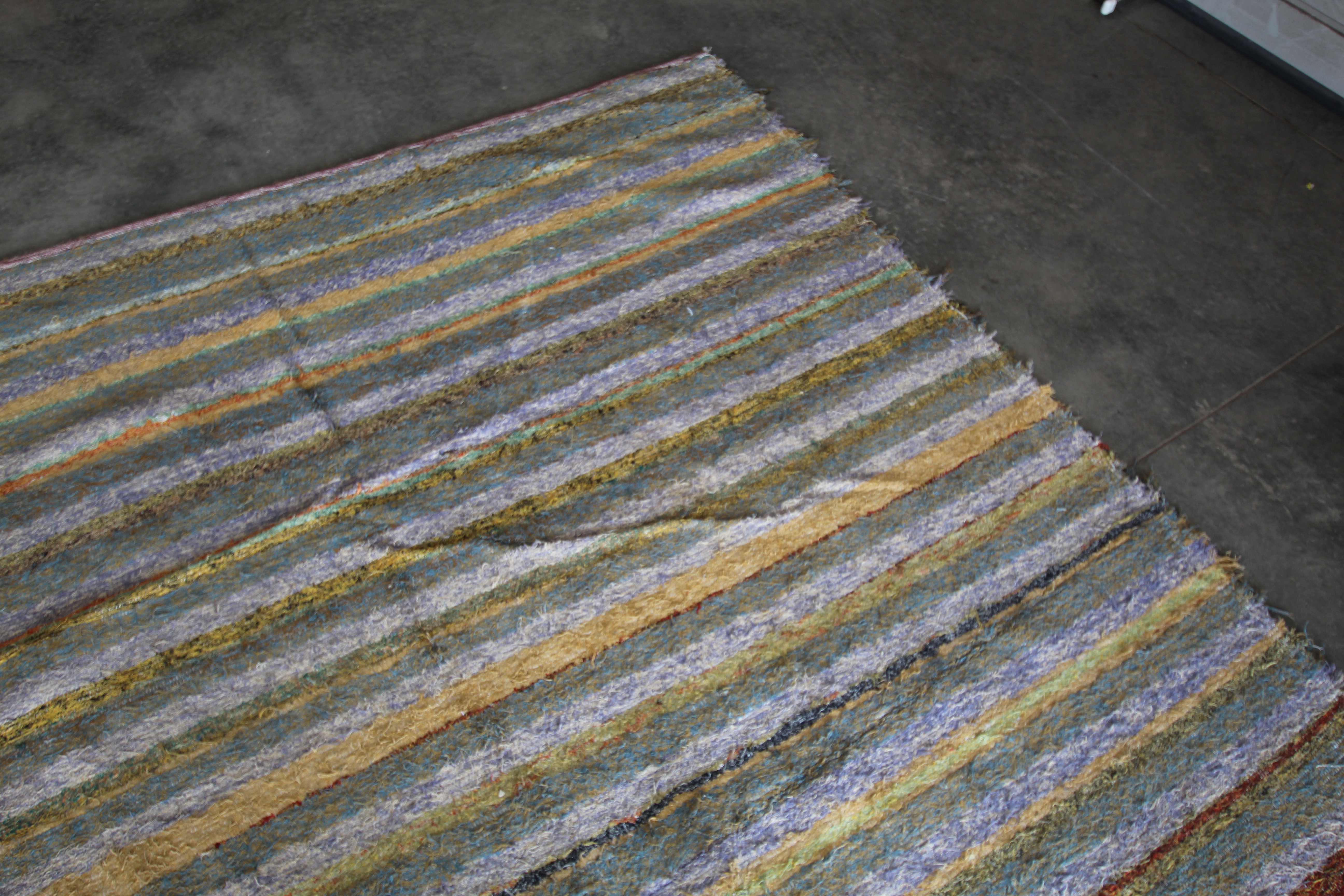 An approx. 10' x 6'8" rag rug - Image 4 of 6