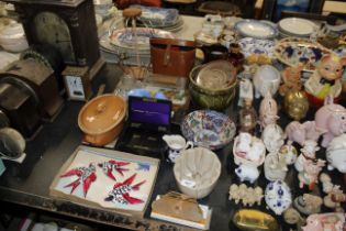 An Imari patterned bowl, a jelly mould, wall plaques, binoculars etc.