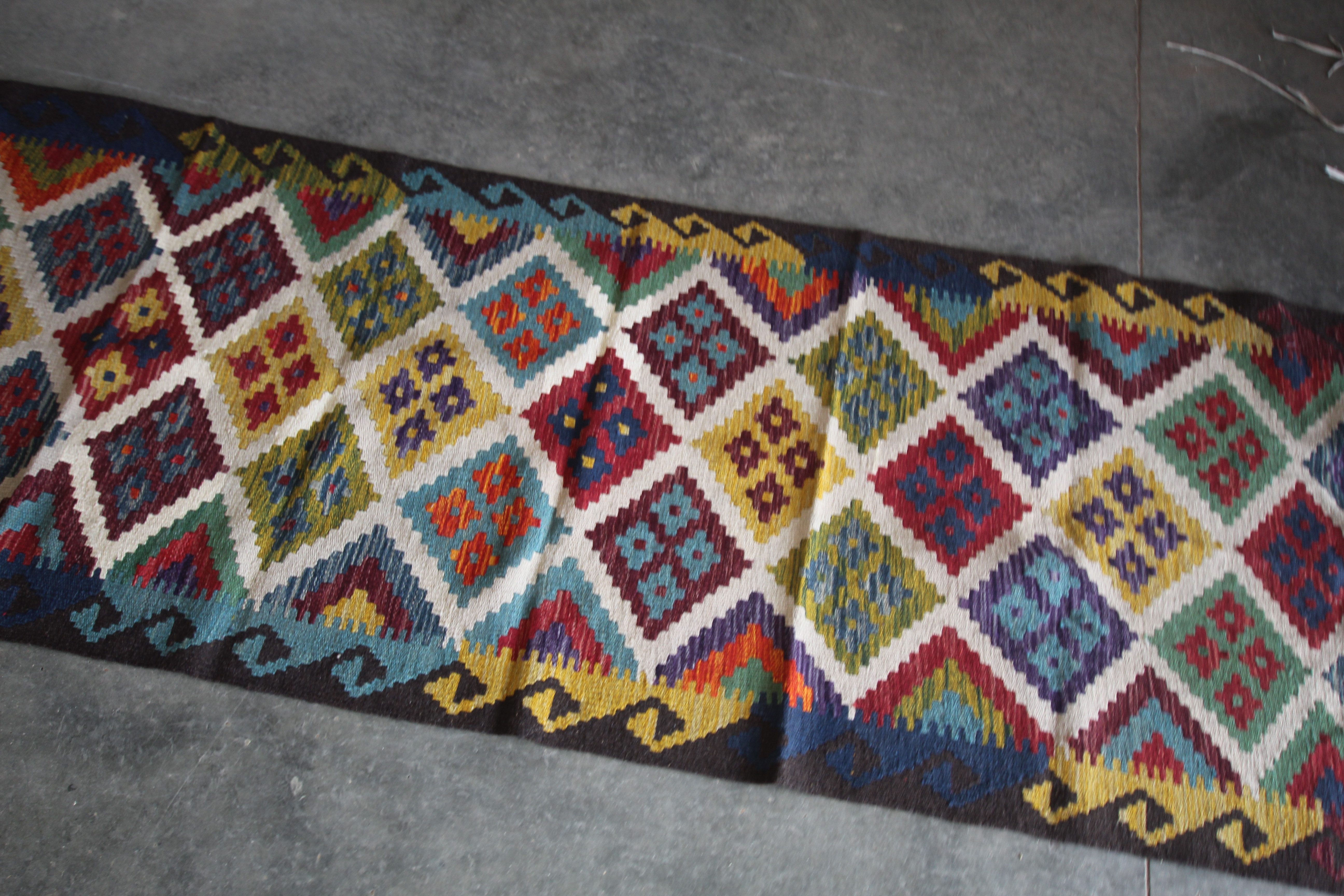 An approx. 9'5" x 2'8" Maimana Kilim runner - Image 3 of 5