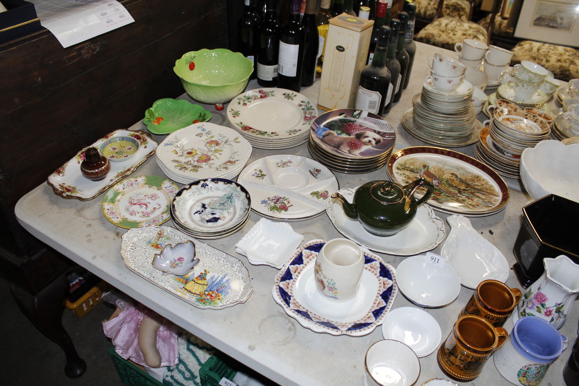 A large collection of various patterned tea and di - Image 3 of 3