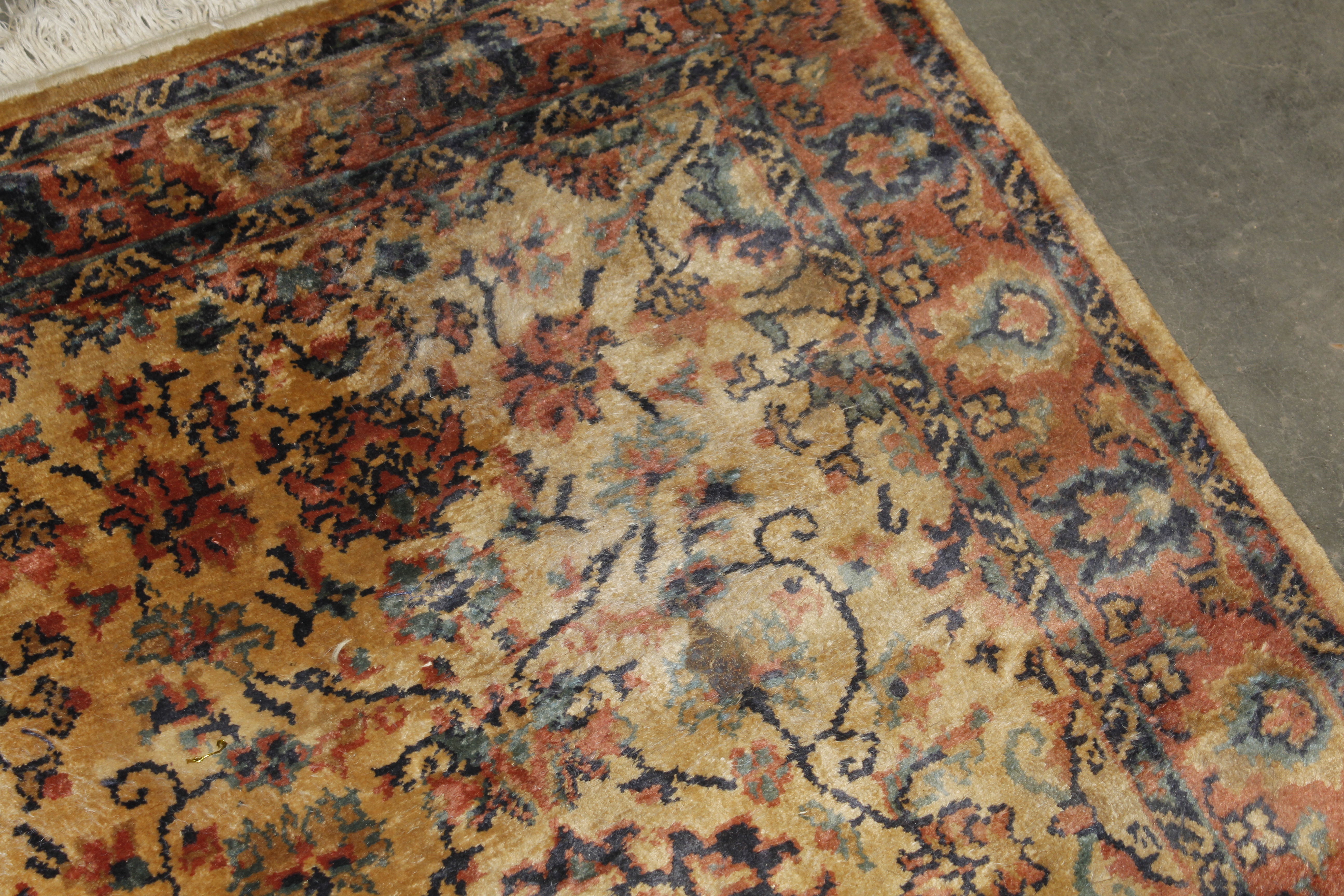 An approx. 5'3" x 3' floral patterned rug AF - Image 4 of 6