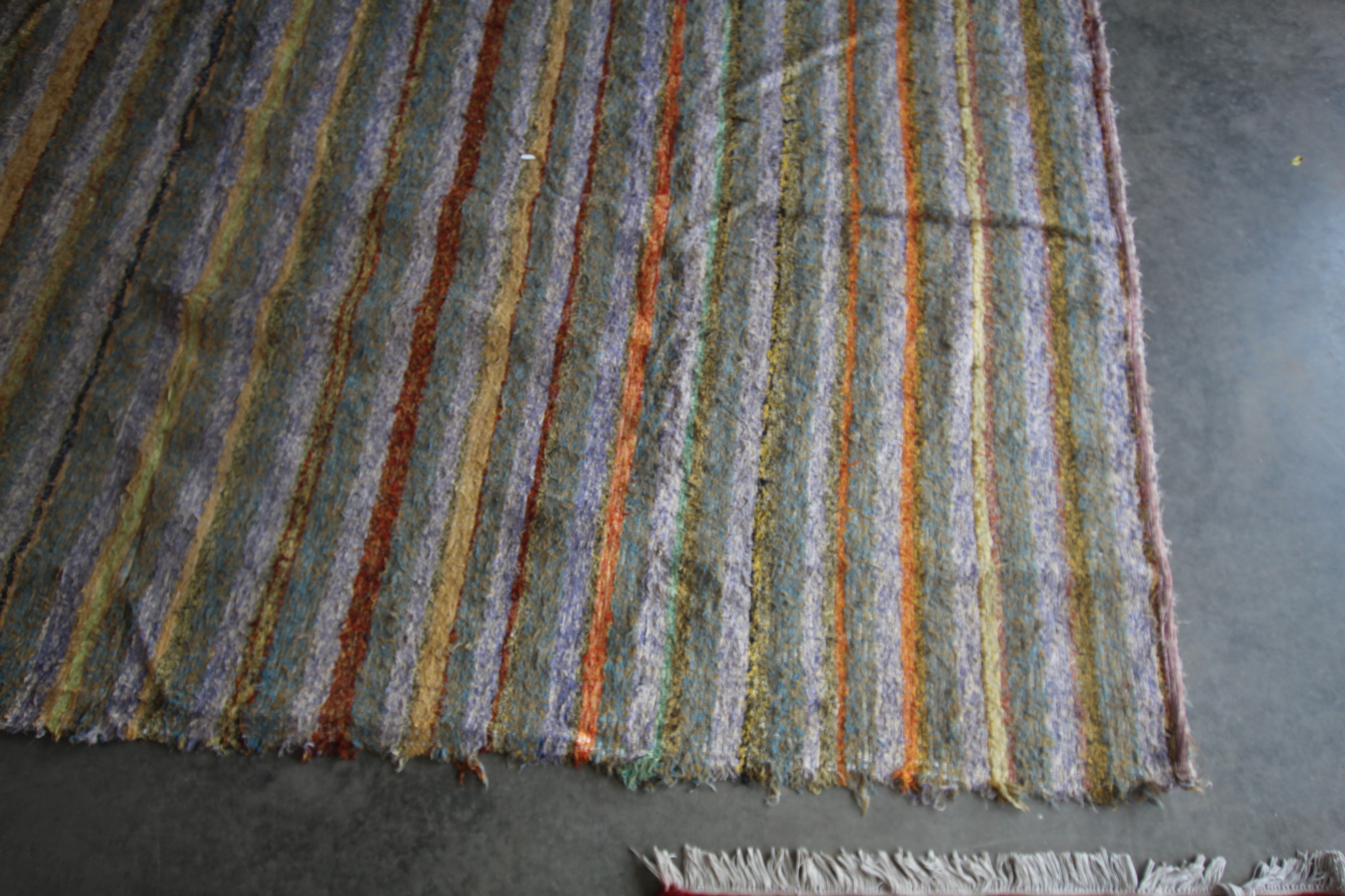 An approx. 10' x 6'8" rag rug - Image 2 of 6