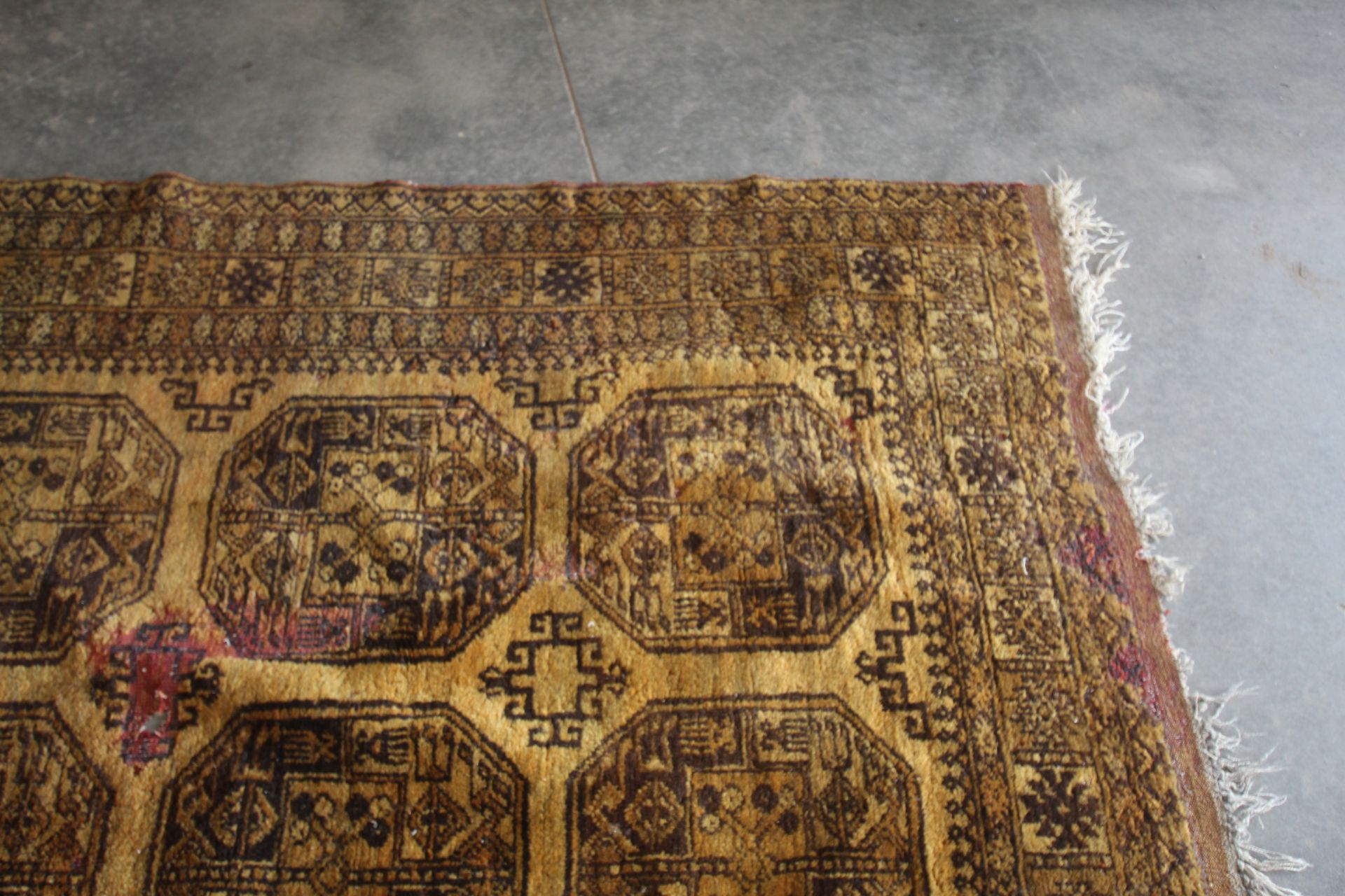 An approx. 7' x 4'5" vintage Persian rug - Image 3 of 6