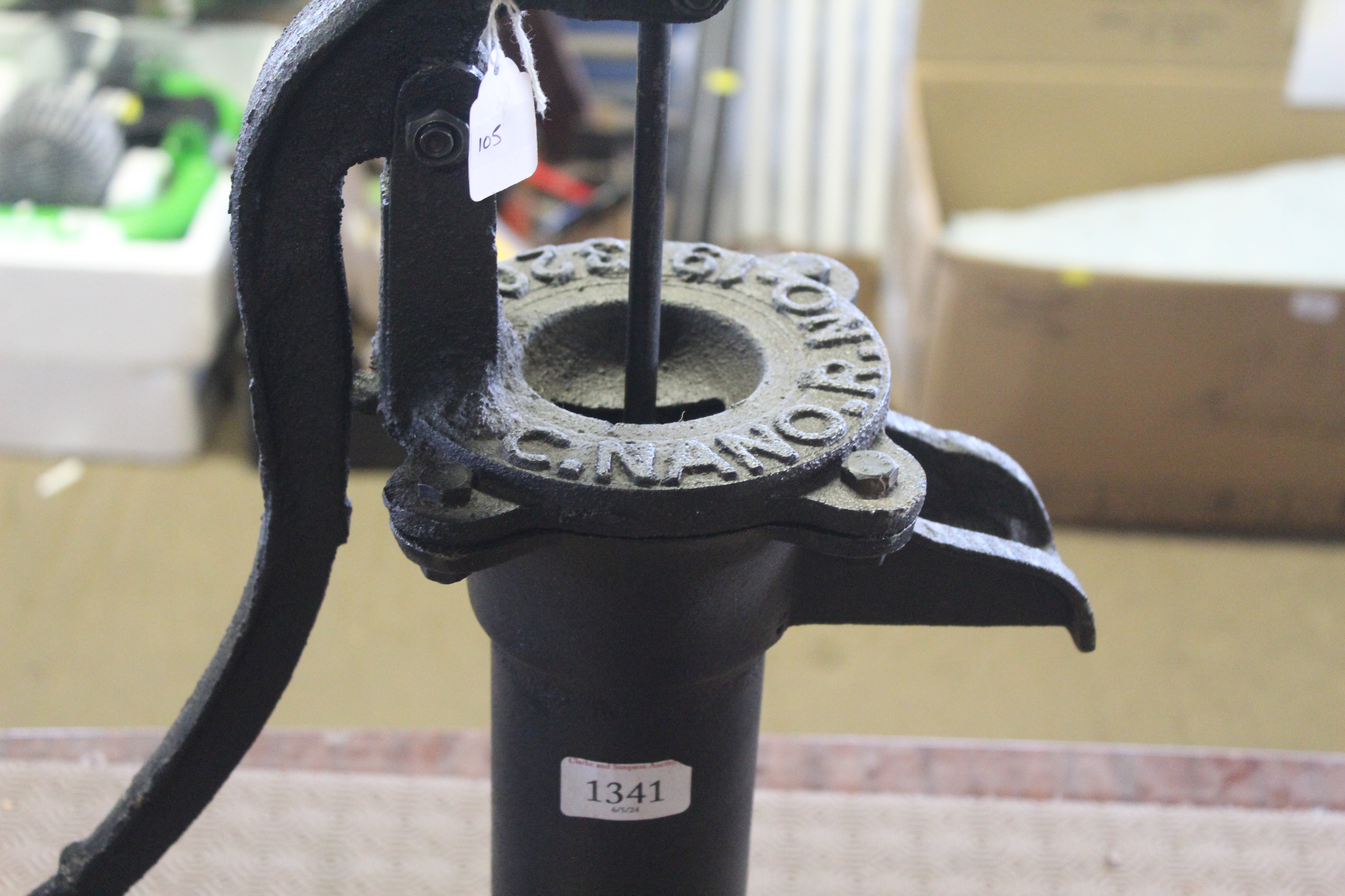 A small cast iron hand water pump (105) - Image 2 of 3