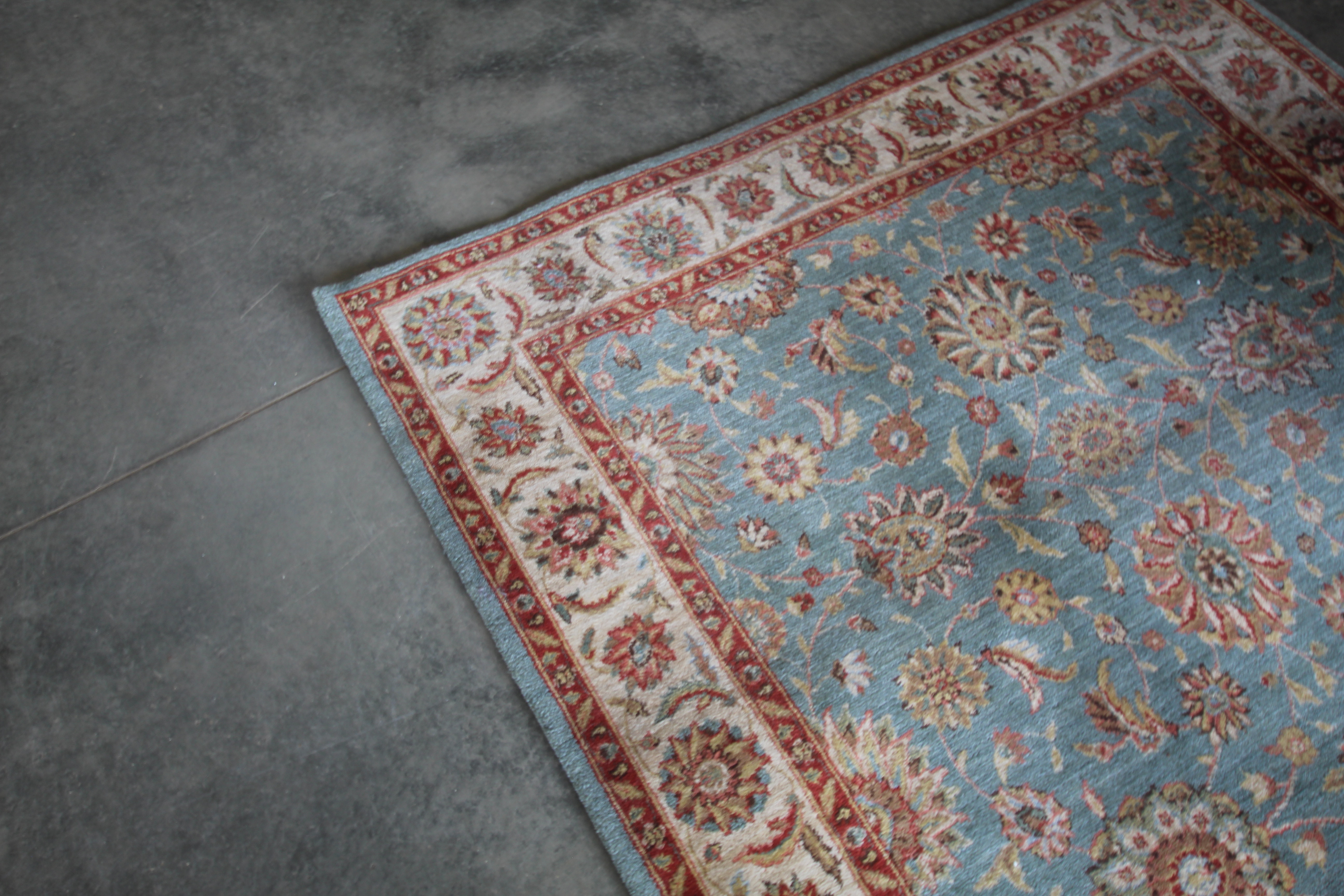 An approx. 8'3" x 5'5" floral patterned rug - Image 5 of 6