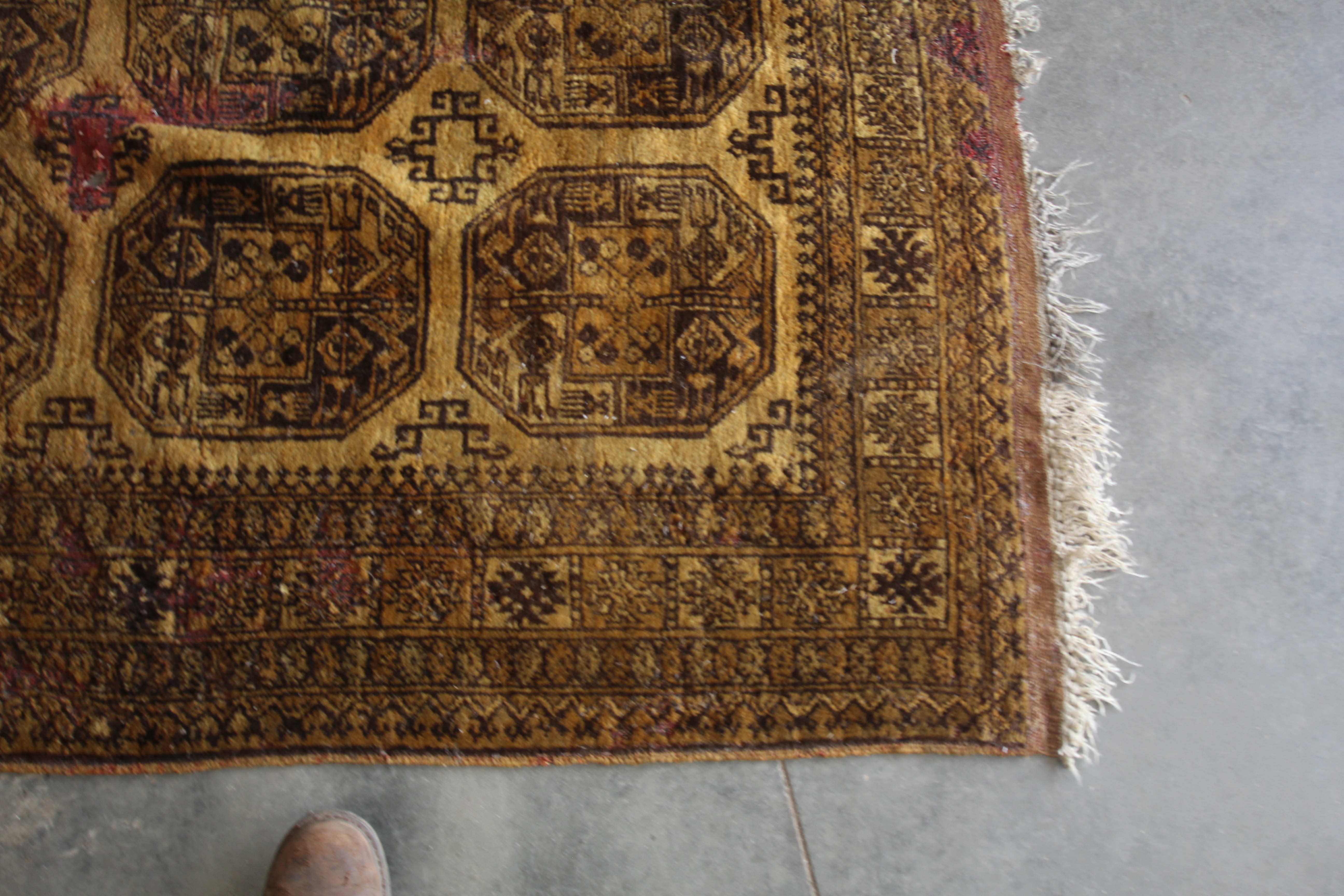 An approx. 7' x 4'5" vintage Persian rug - Image 2 of 6