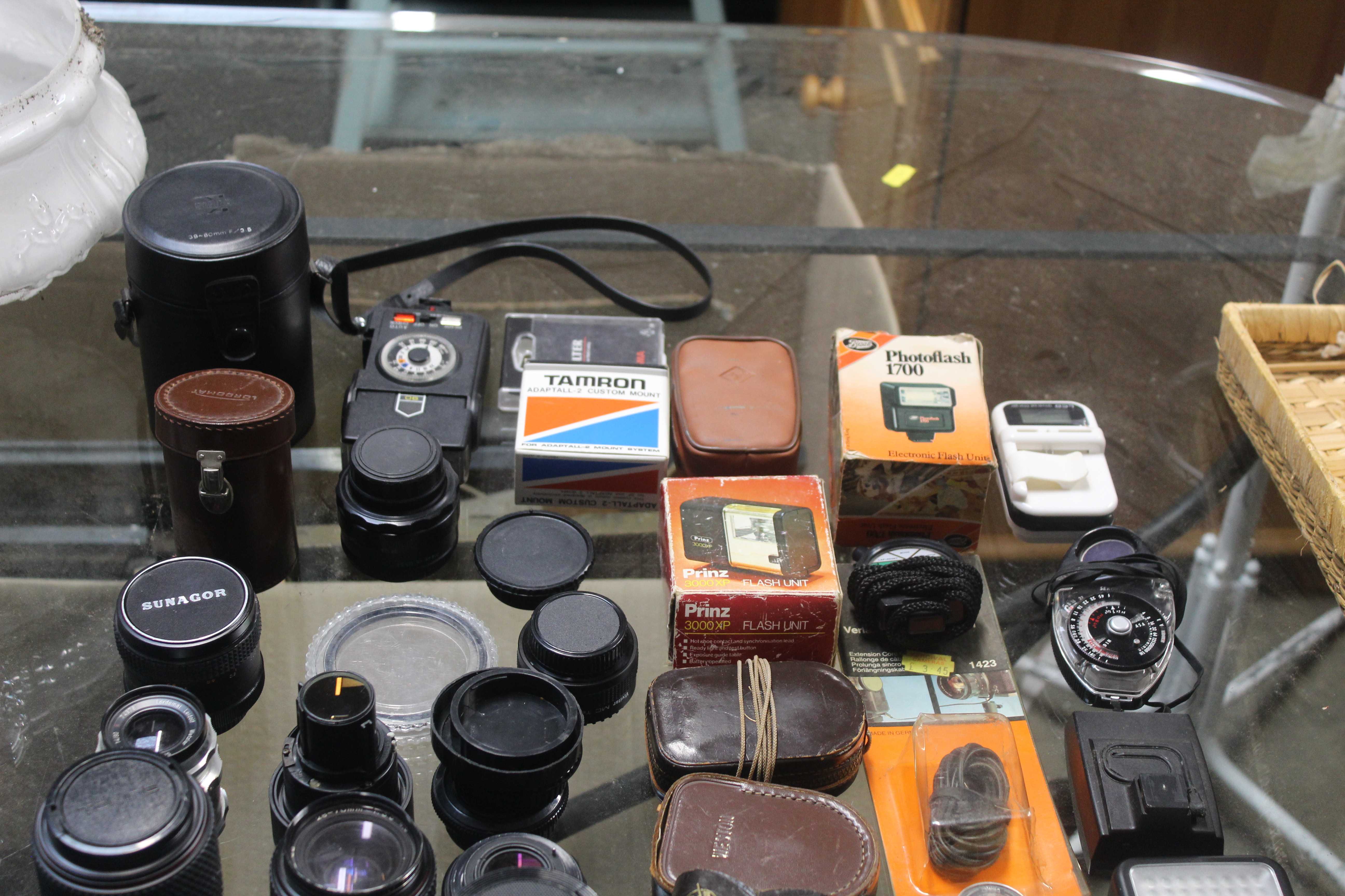 A collection of camera lenses and flash units - Image 4 of 4