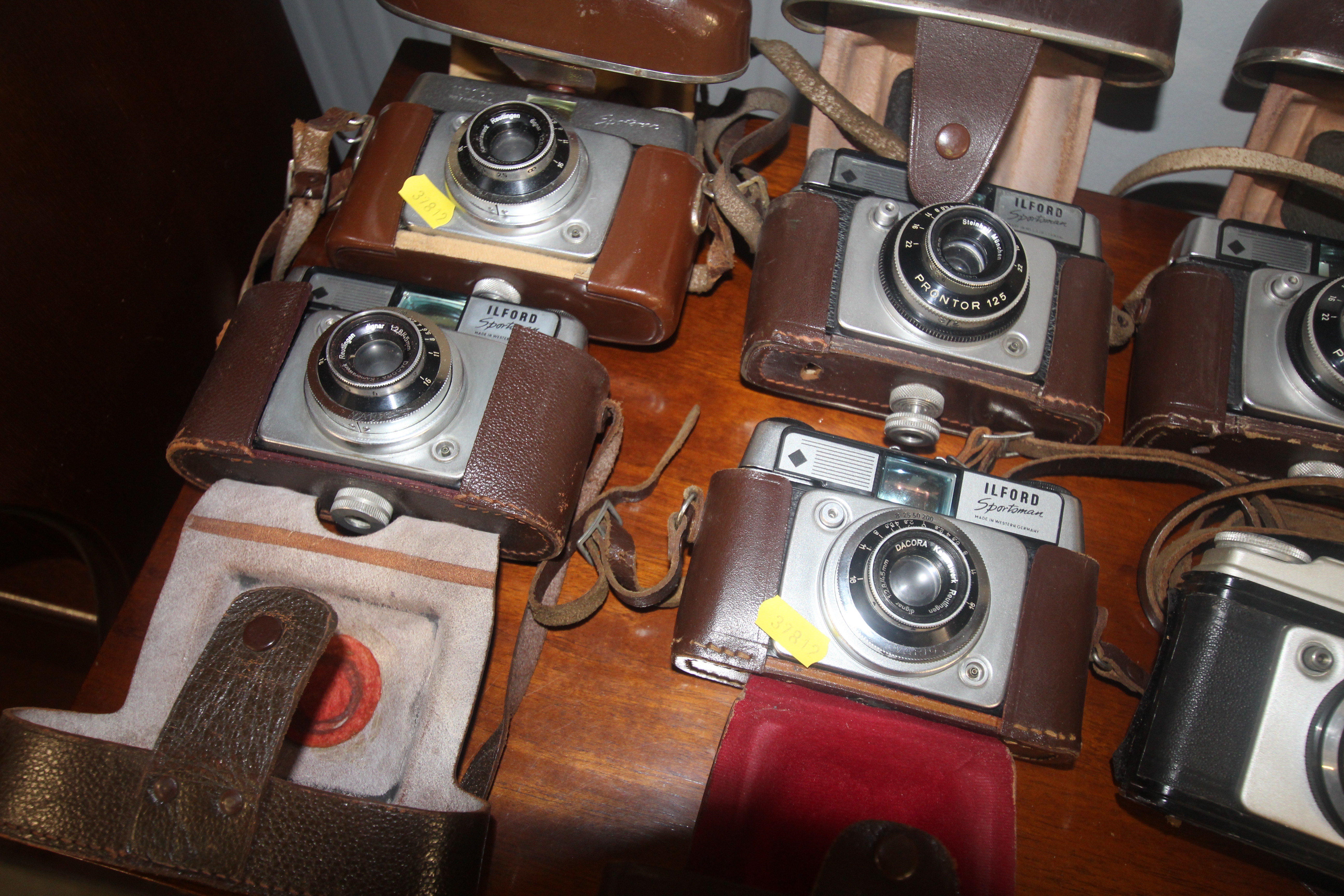 A collection of eight cameras including Alford Spo - Image 3 of 3