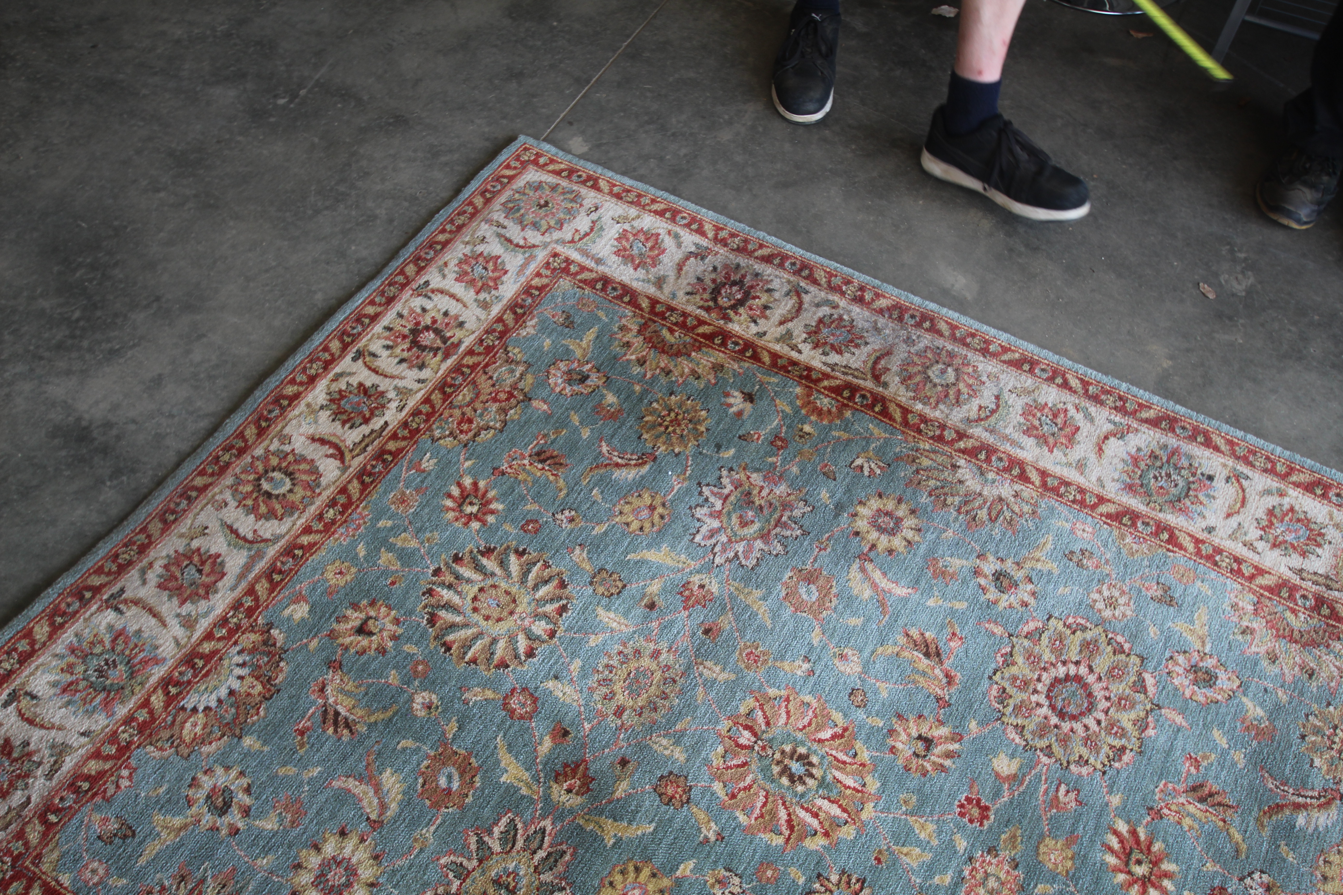 An approx. 8'3" x 5'5" floral patterned rug - Image 4 of 6