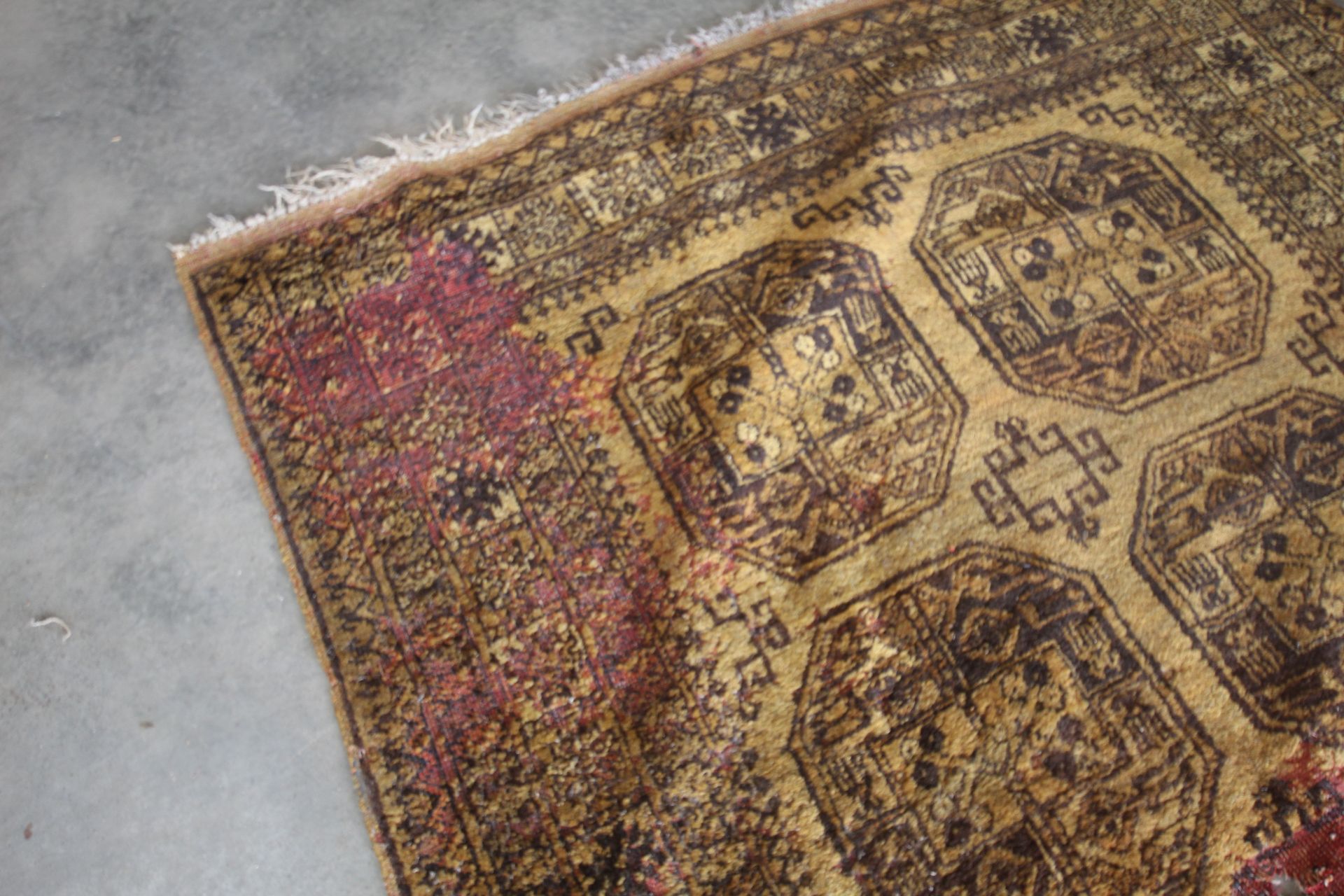 An approx. 7' x 4'5" vintage Persian rug - Image 5 of 6