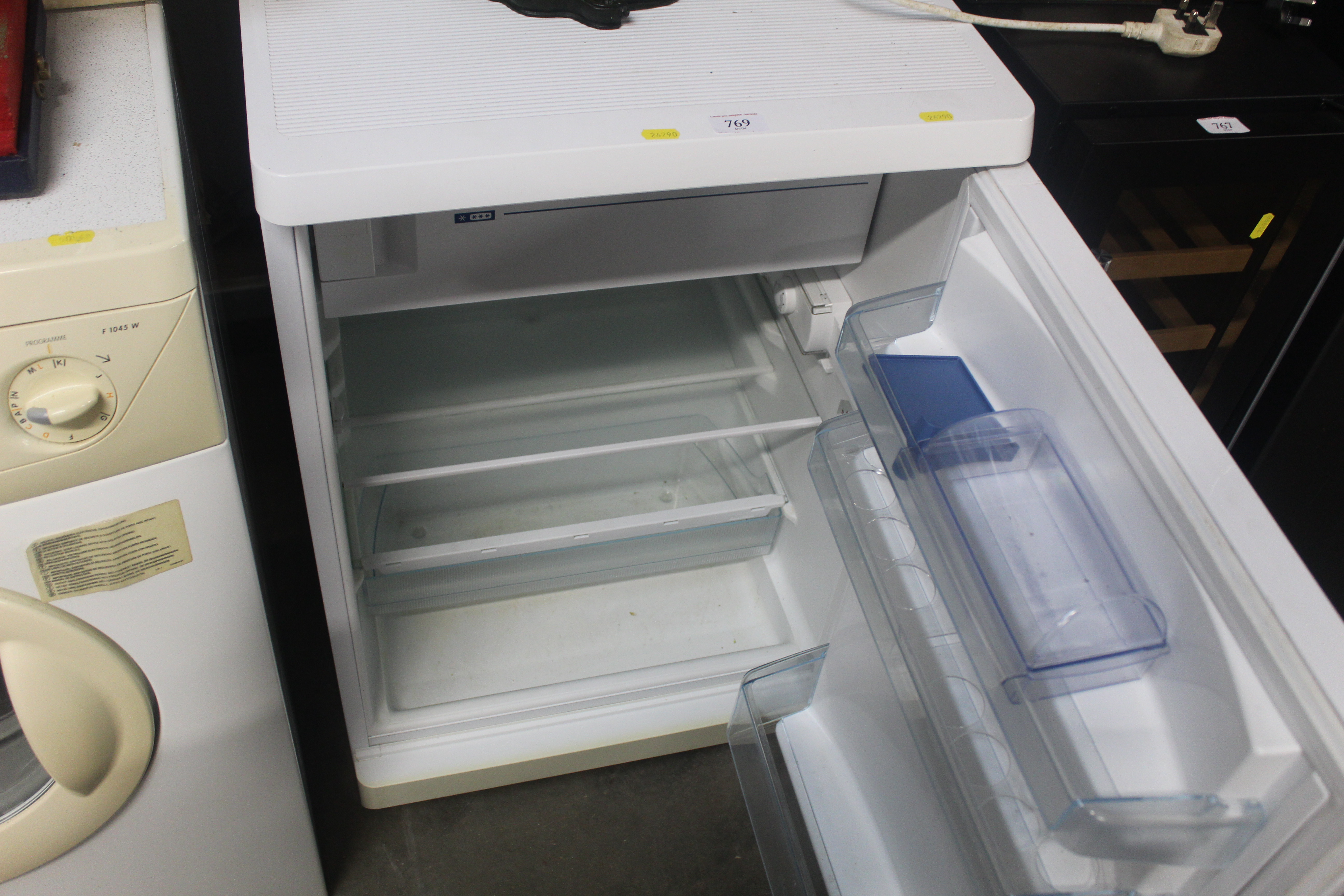 A Bosch fridge - Image 3 of 3