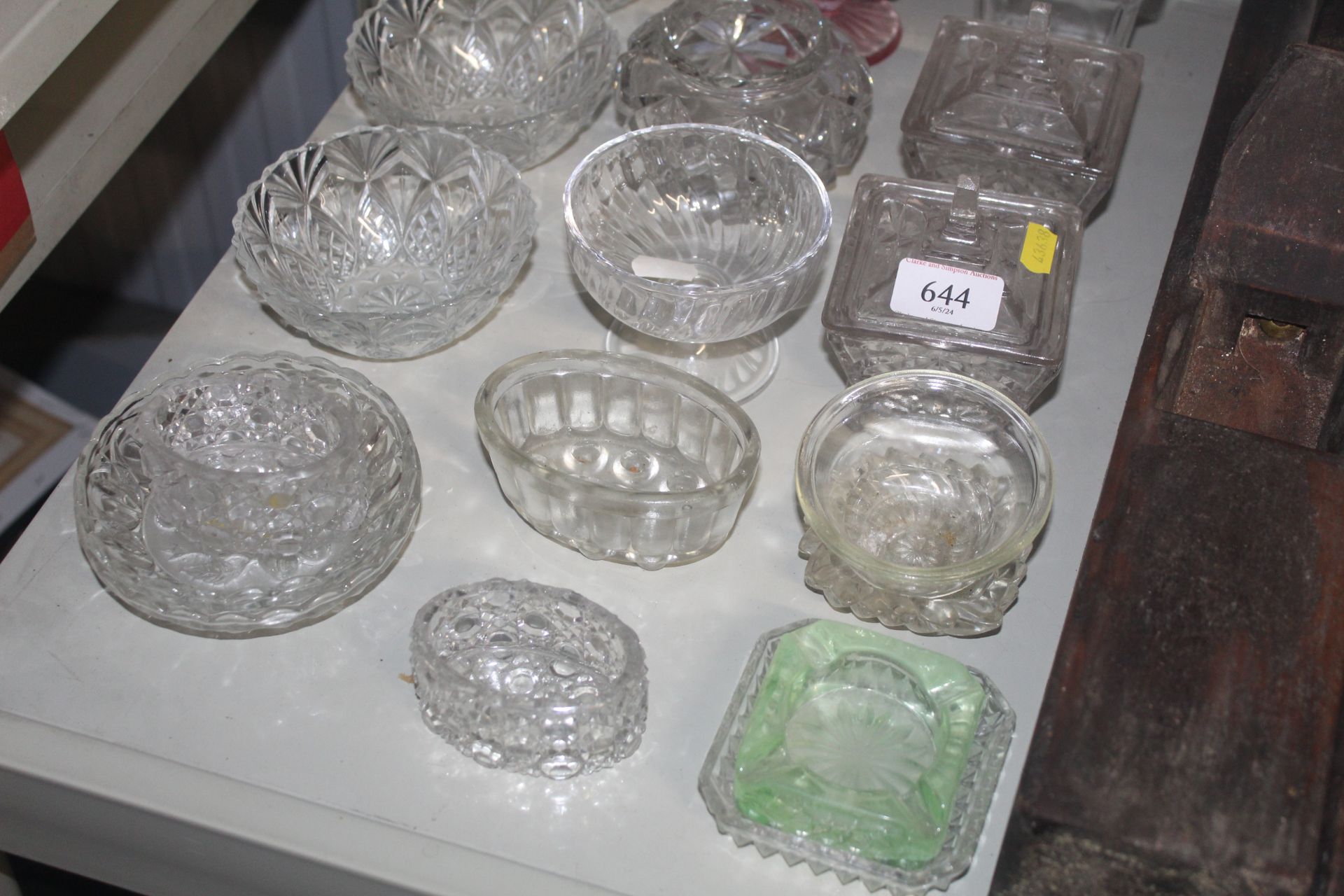 A collection of glassware including dressing table - Image 2 of 2