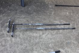 2x Heavy duty steel rakes. V