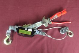 Fencing pliers & puller. V