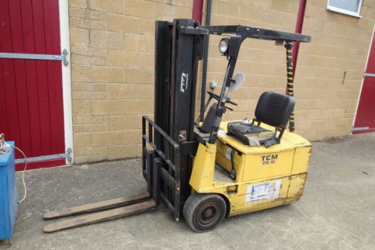 TCM FTB15 1.5T electric forklift. 4,742 hours. With charger. Key held. V - Image 1 of 32