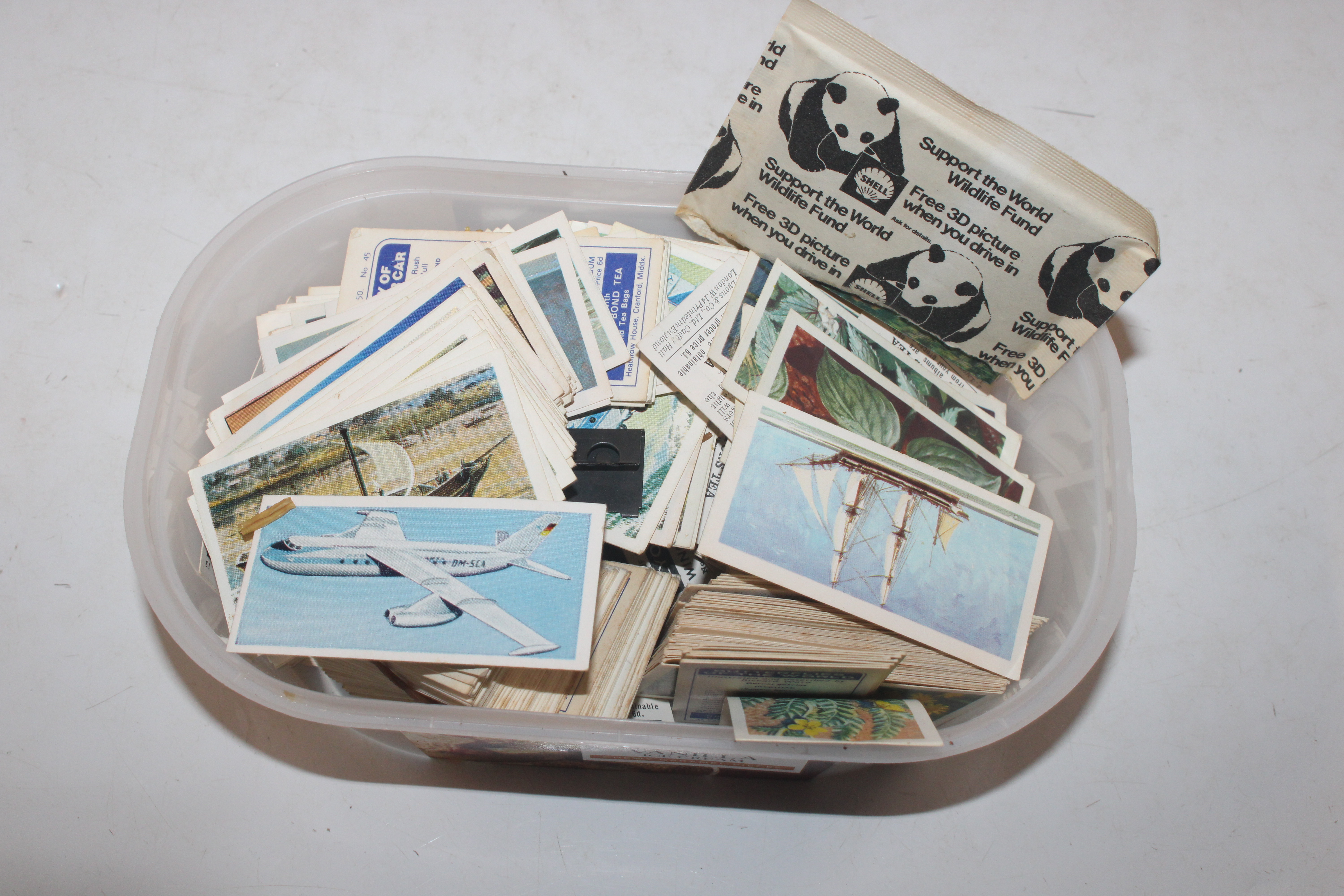 A box containing children's annuals; various ephem - Image 15 of 15